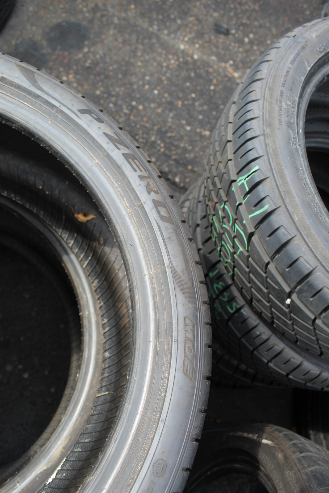 255 35 19 Pirelli, RunFlat, MOE, 96Y, x2 A Pair 5.3mm (F1_tyres) L2800