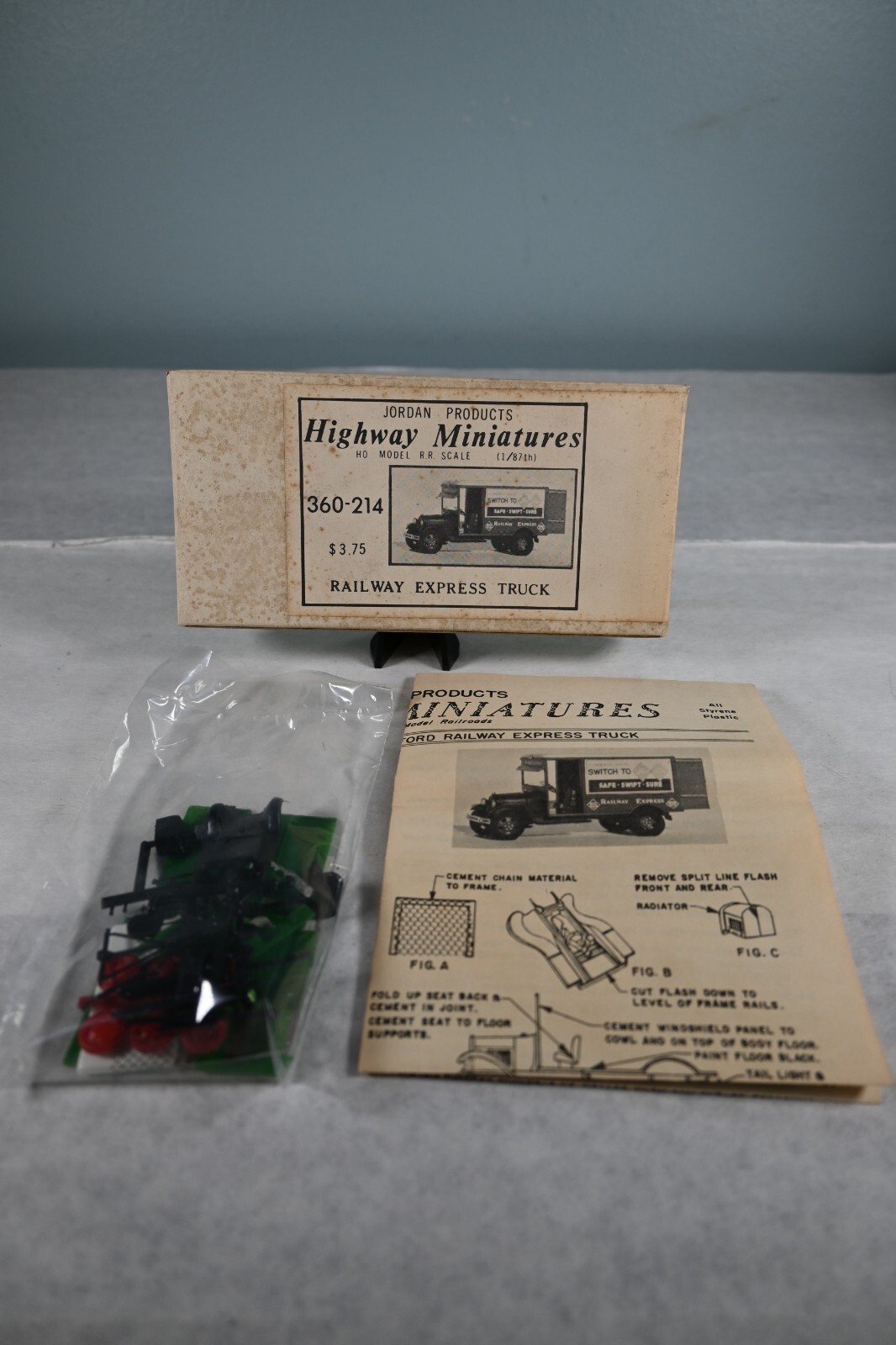Jordan Products Highway Miniatures HO Model Kit 360-214 Railway Express  Truck