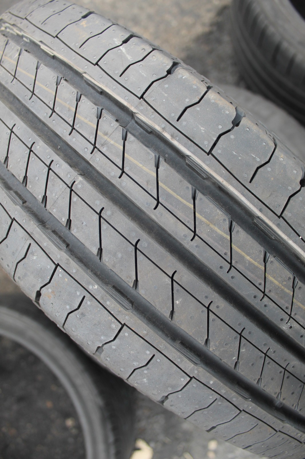 New 215 60 17C Continental, VanContact, 109/107T x1 Single Tyre (F1_tyres) L3663