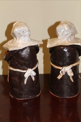 THANKSGIVING Decor TWO PILGRIM WOMEN Decorative Pottery Figures