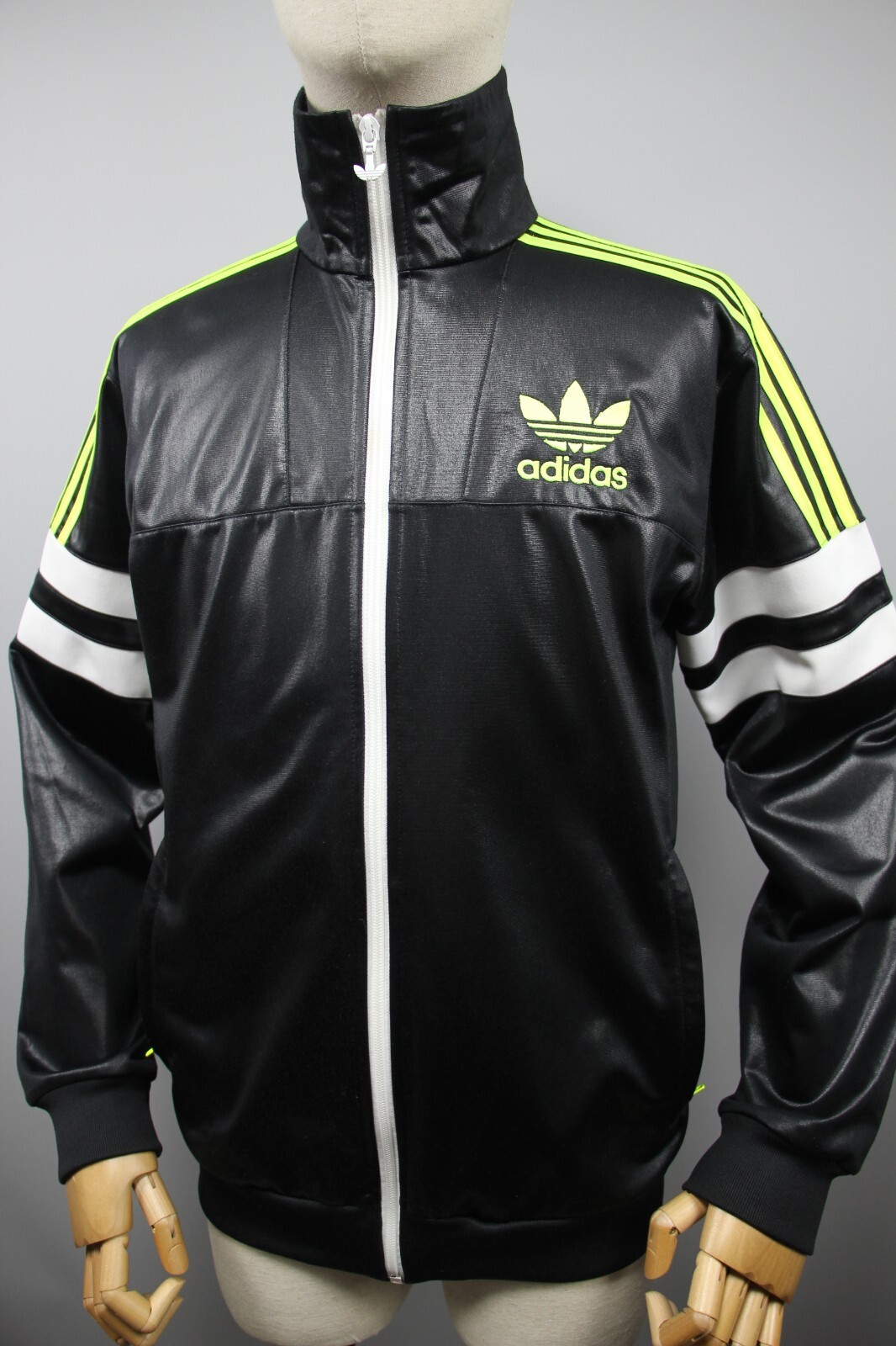 【正規品】adidas chile62 黒　美品 ADIDAS CHILE 62 BLACK 2009 WINTER JACKET JERSEY SIZE L