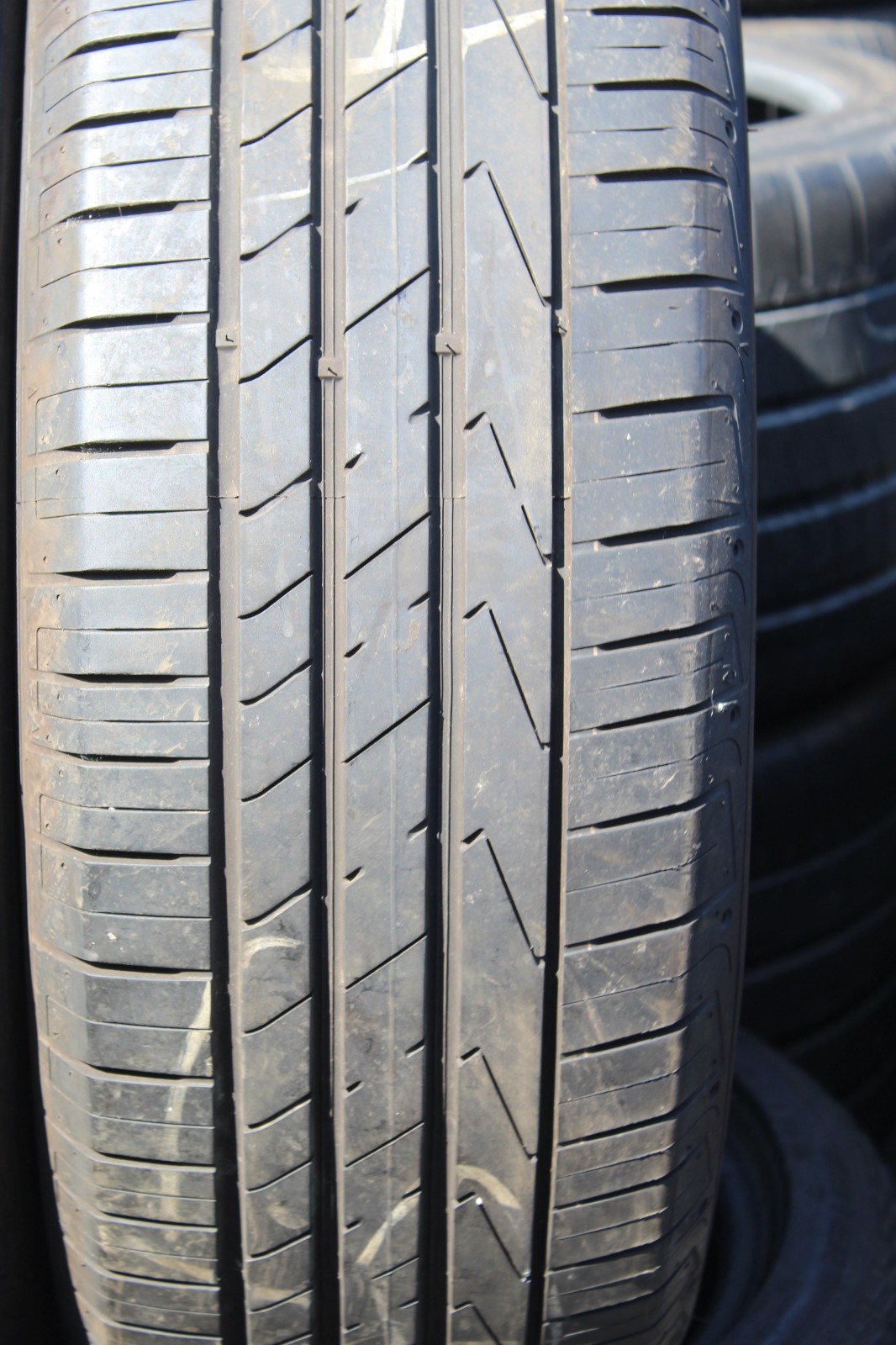 235 65 17 Hankook, Ventus S1 Evo 2 SUV, AO 104W x2 A Pair 6.2mm (F1_tyres) L3730