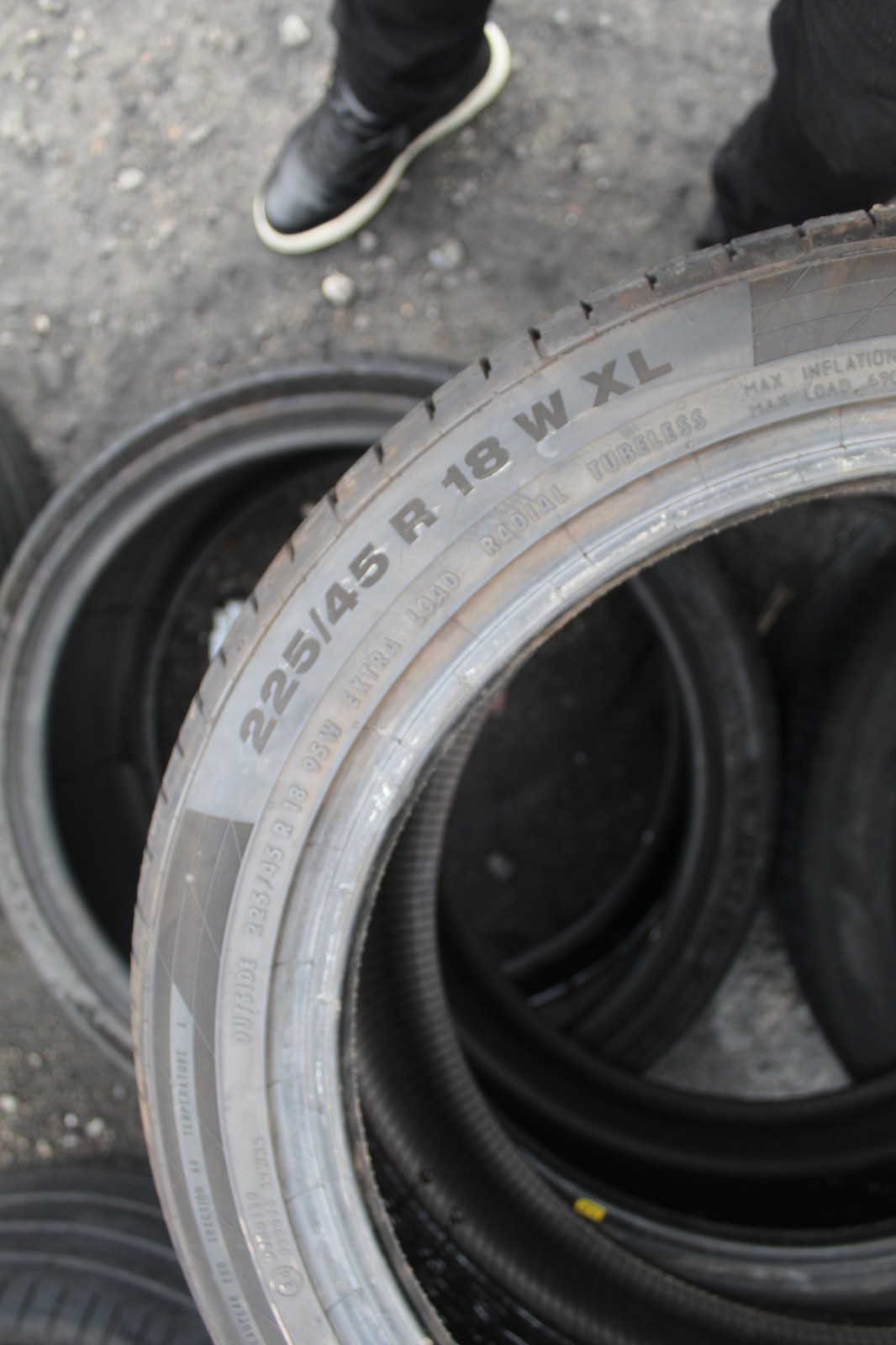 New 225 45 18 Continental, CSC 5, XL, C-Seal, 95W x1 Tyre (F1_tyres) L3666