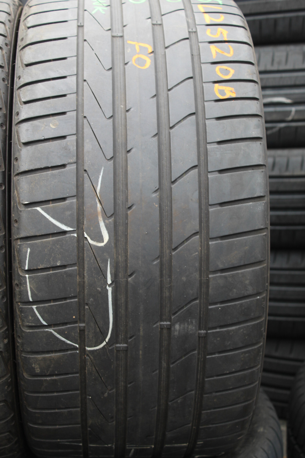 275 30 20 Hankook, XL, AO, 97Y, x2 A Pair 4.5mm (F1_tyres) FO L2520