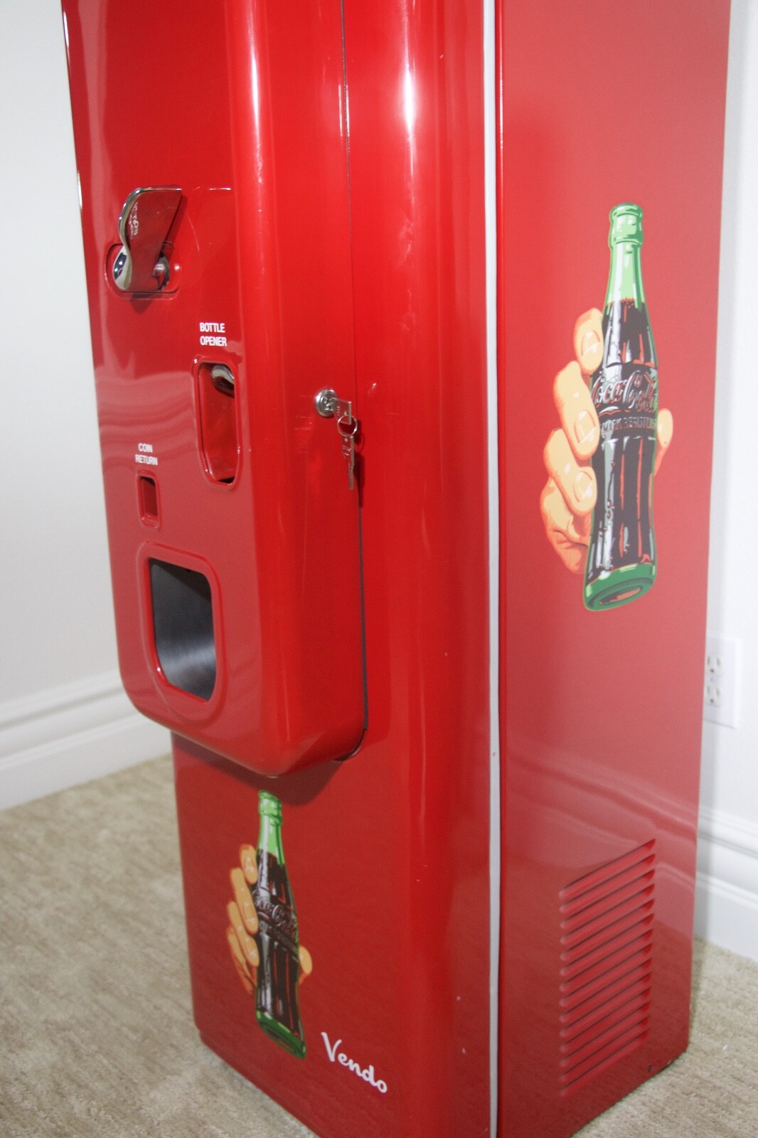 ANTIQUE COCA COLA (COKE) MACHINE - MODEL VENDO 44