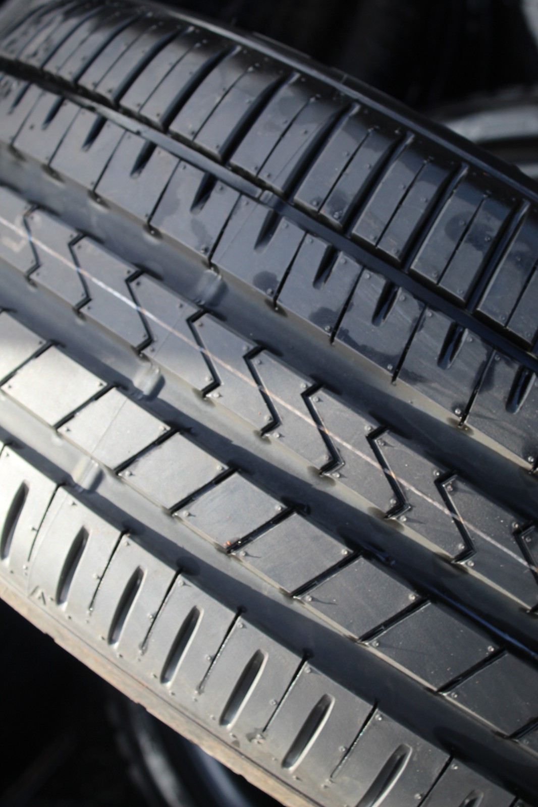 New 245 40 18 Falken, Azenis FK510, XL, 97Y, x1 Single Tyre (F1_tyres) L3771