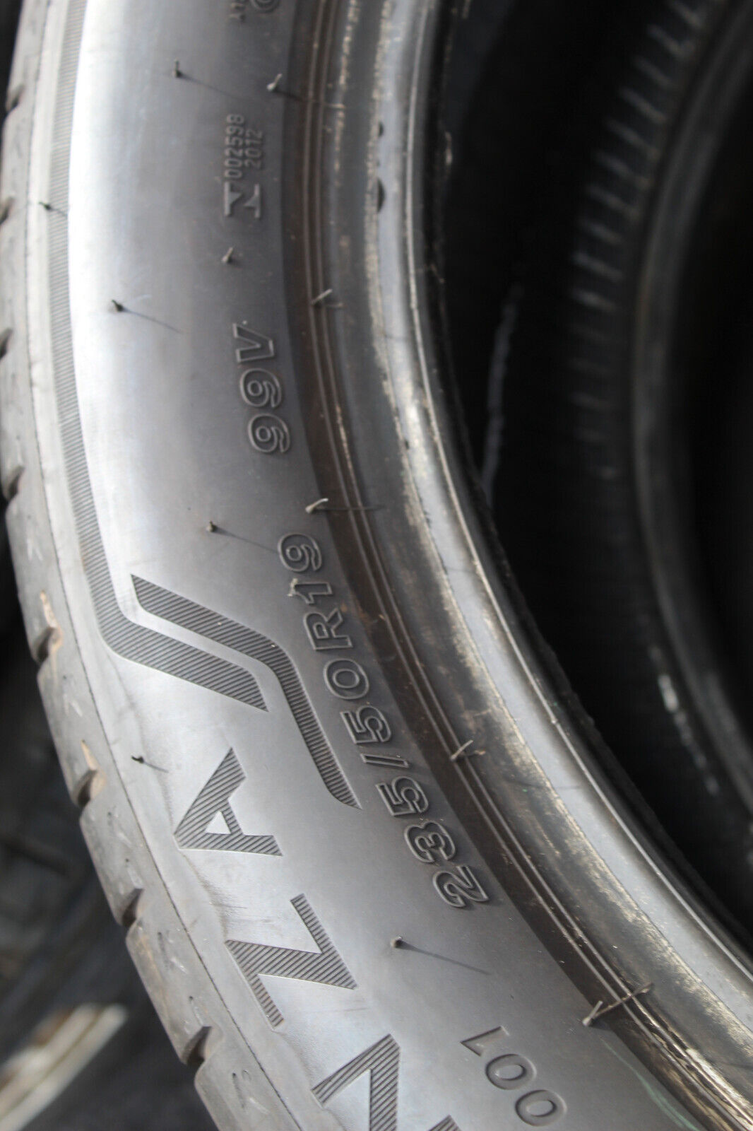 235 50 19 Bridgestone, Alenza 001, 99V, x2 A Pair 6.7mm (F1_tyres) L2948