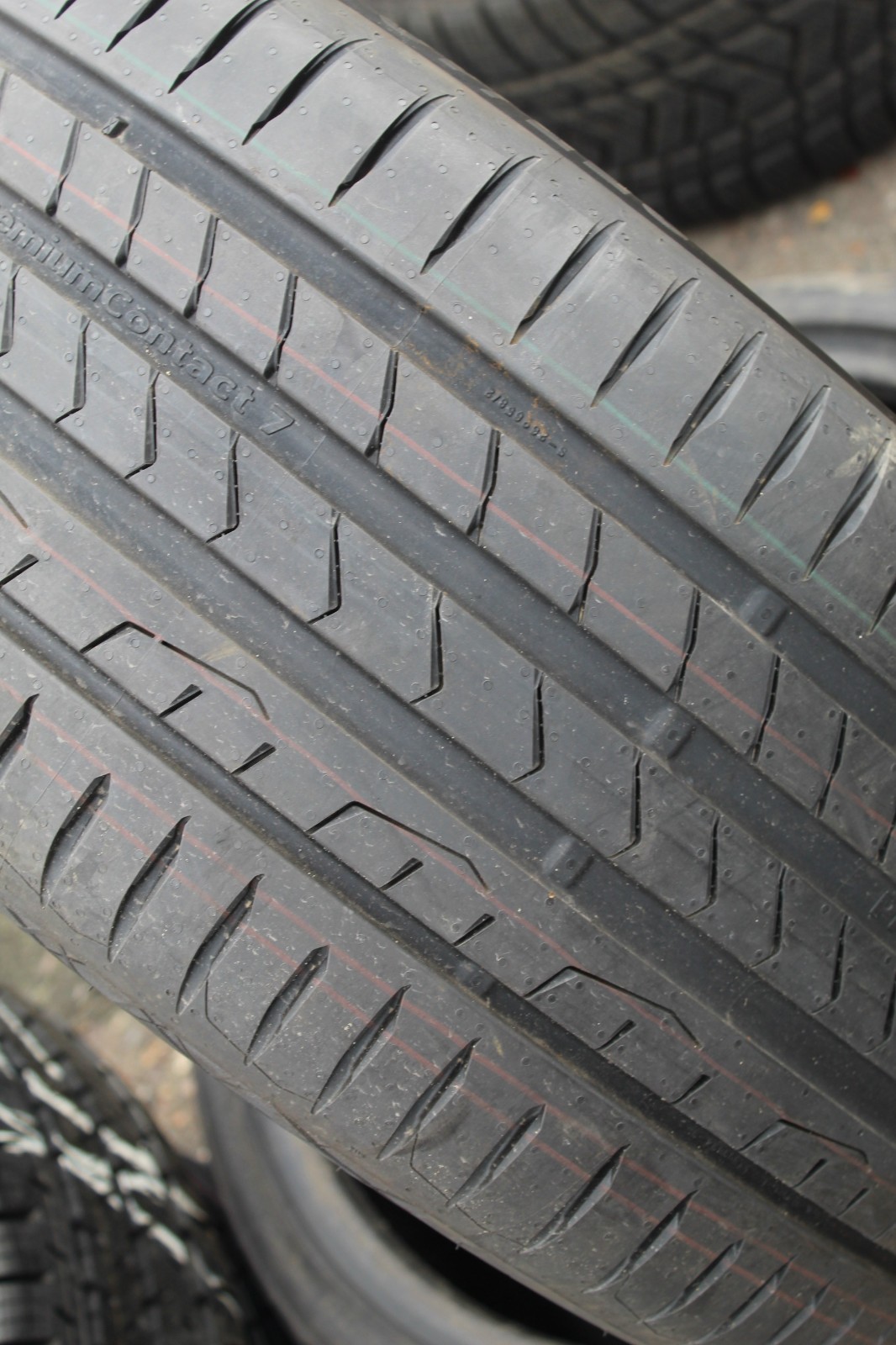 New 255 40 18 Continental, Premium Contact 7, XL EV 99Y x1 Tyre (F1_tyres) L3911