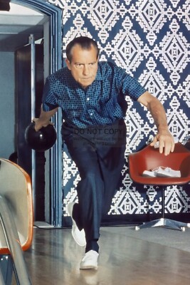 PRESIDENT RICHARD NIXON BOWLING 4X6 PHOTO POSTCARD