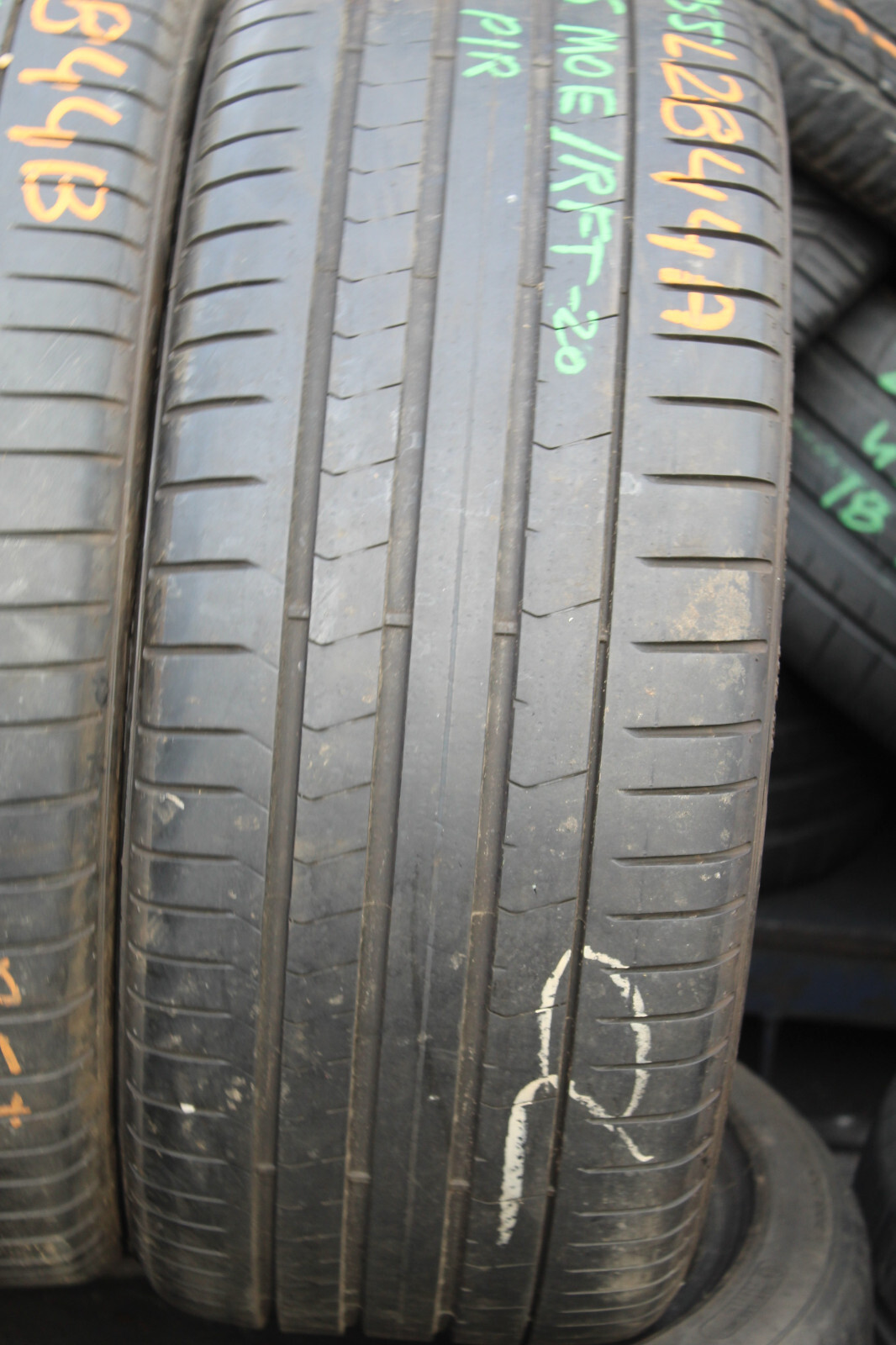 255 35 19 Pirelli, RunFlat, MOE, 96Y, x2 A Pair 5.0mm (F1_tyres) L2844.