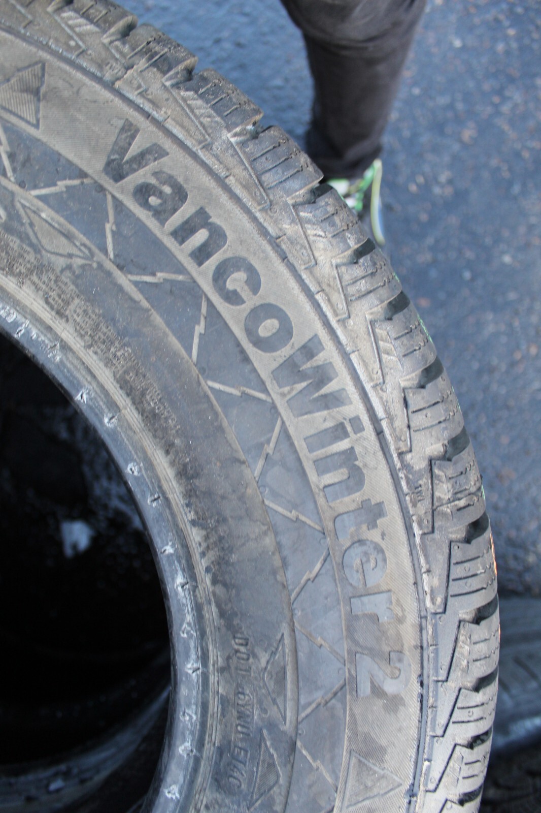 New 225 70 15c Continental, Vanco Winter 2, M+S, x2 A Pair (F1_tyres) FOD L484