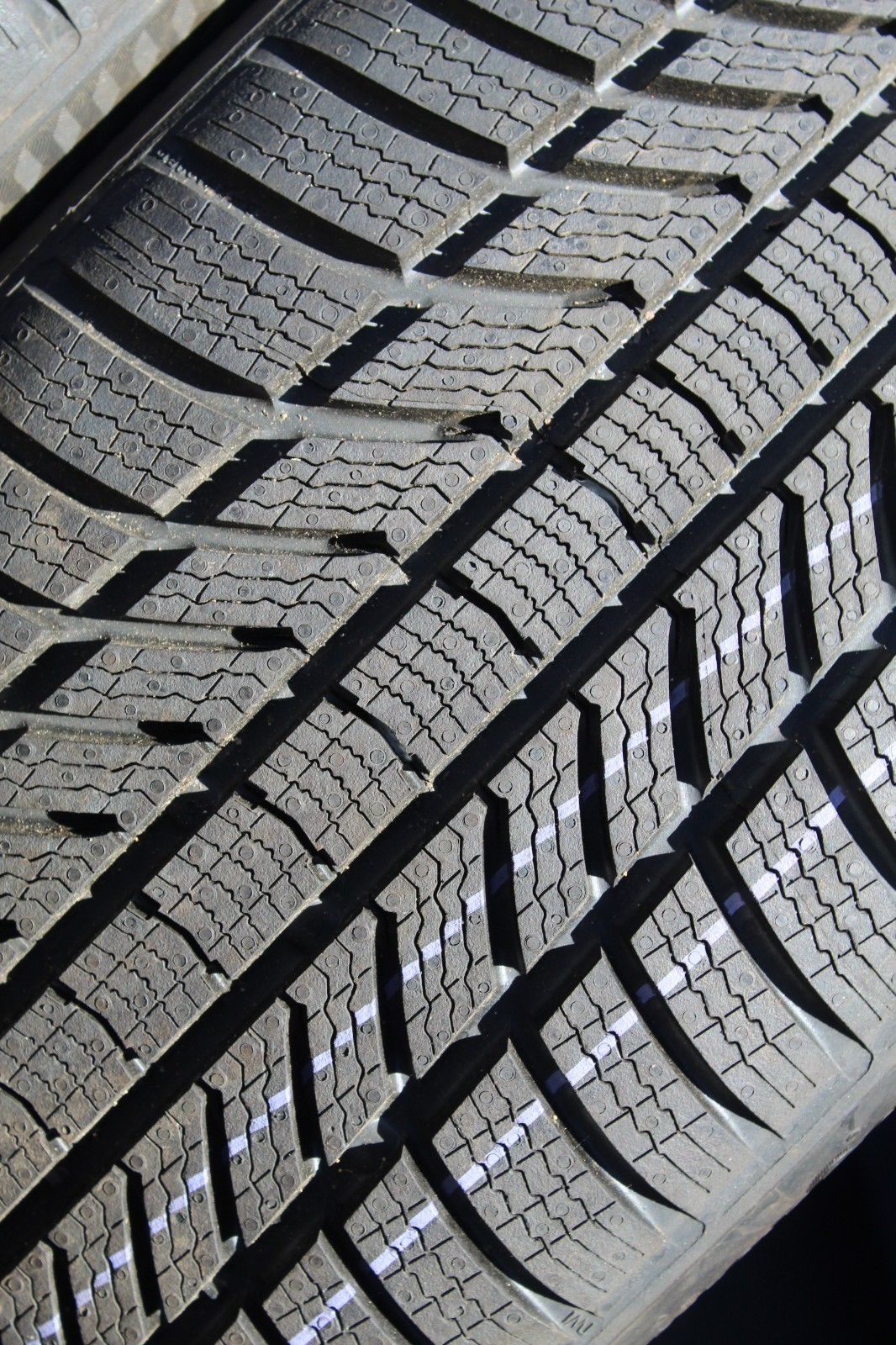 New 235 45 18 Continental, Winter, M+S, XL, 98V, x1 Tyre (F1_tyres) L3967