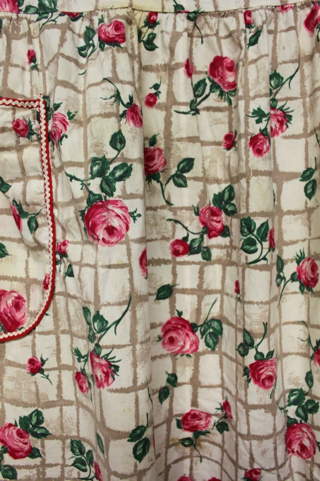 Vintage half apron roses ric-rac pockets handmade red green 1980's