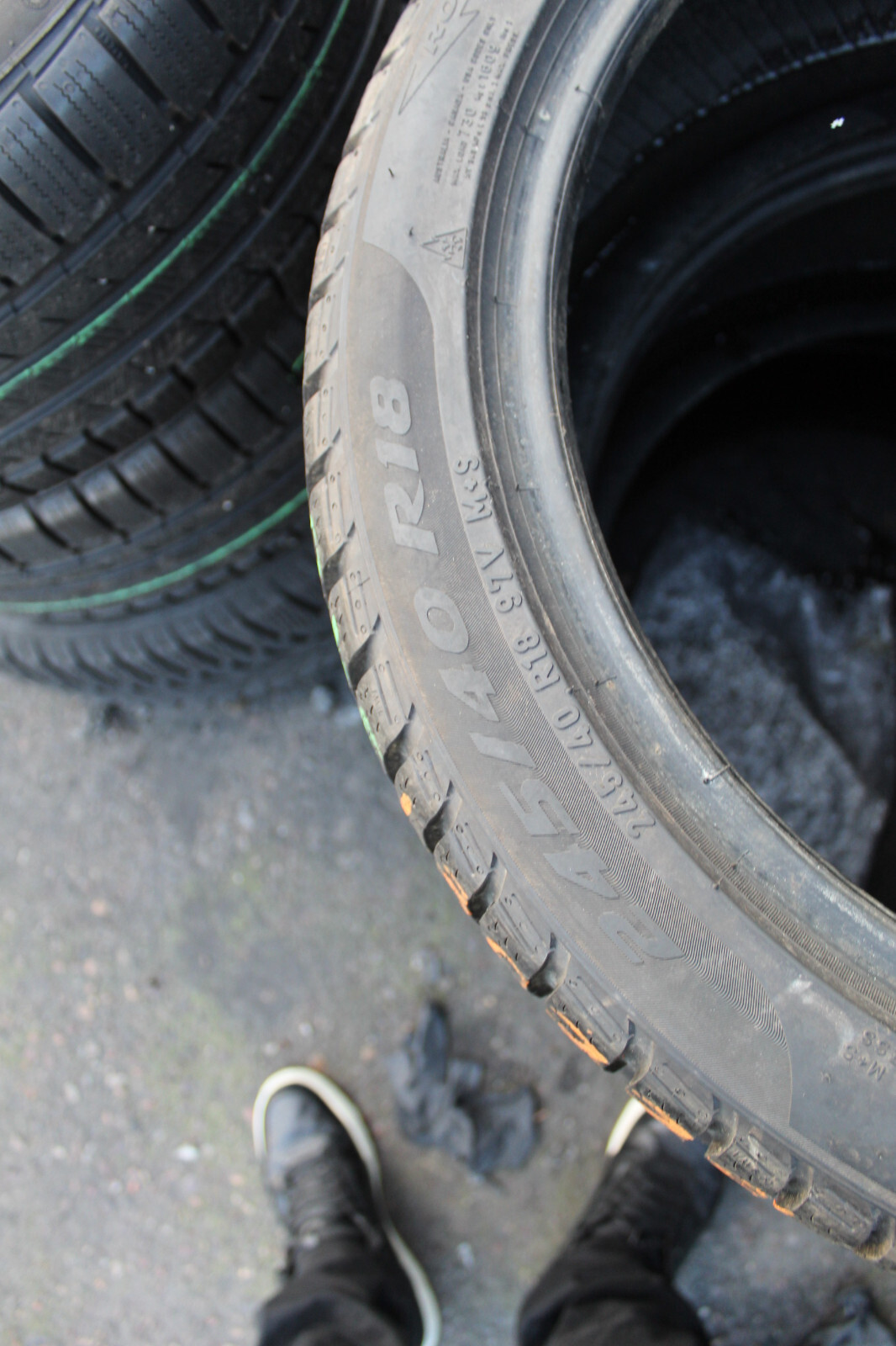 245 40 18 Pirelli, Winter, XL, M+S, 97V x2 A Pair 7.0mm (F1_tyres) FOD L3077