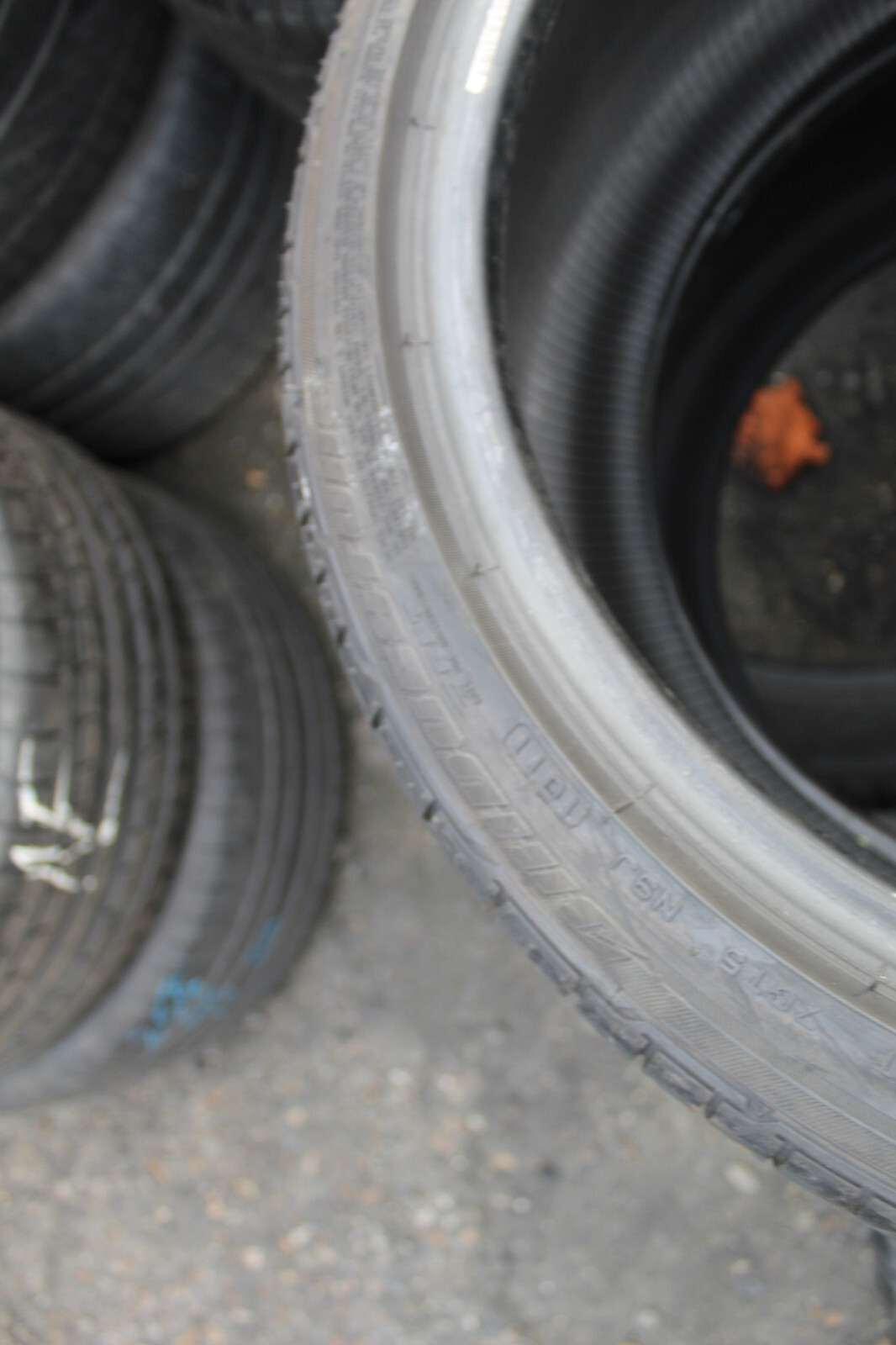 255 35 18 Bridgestone, RunFlat, 90W, x2 A Pair, 6.0mm (f1_tyres) FOD L2283