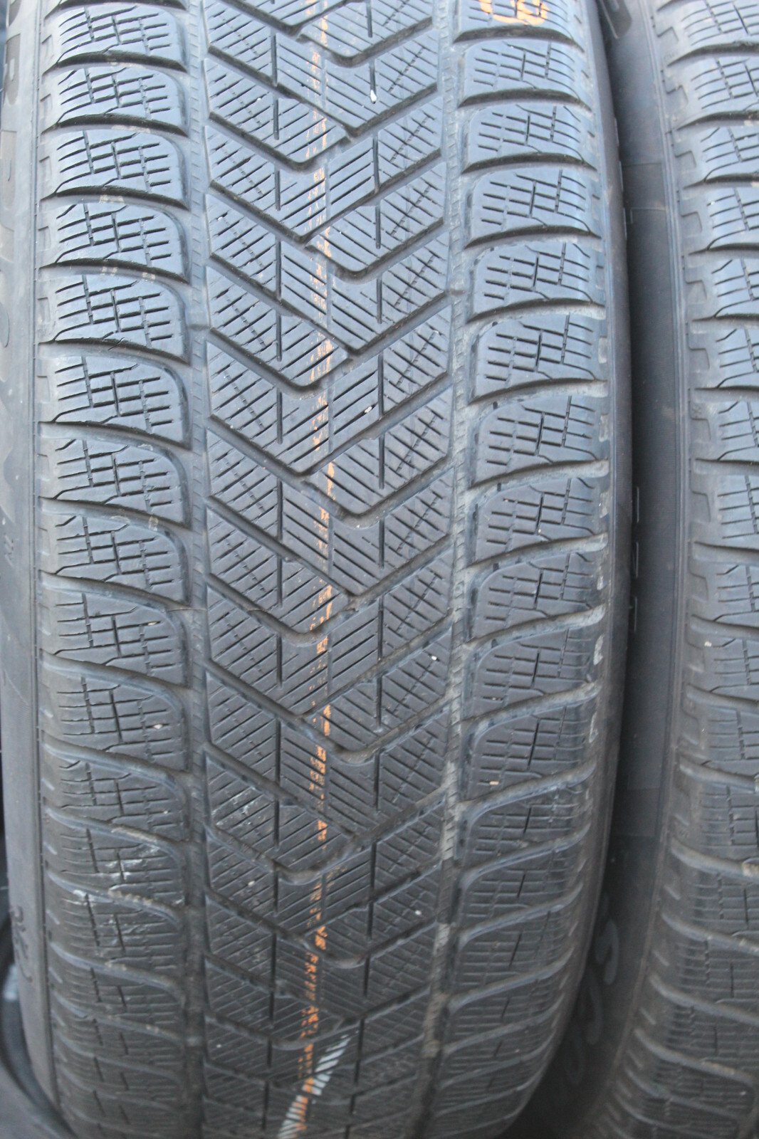 235 50 18 Pirelli, Winter, XL, MO, M+S, 101V, x2 A Pair 6.0mm (F1_tyres) L3087