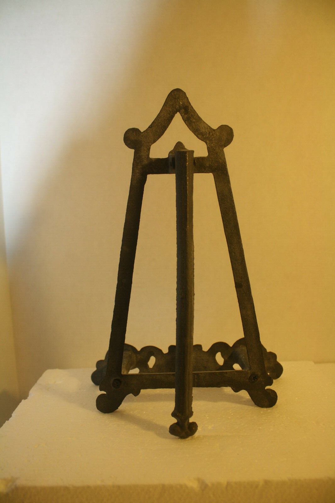 426 - Black Metal easel display for  photos or artwork - shabby chic