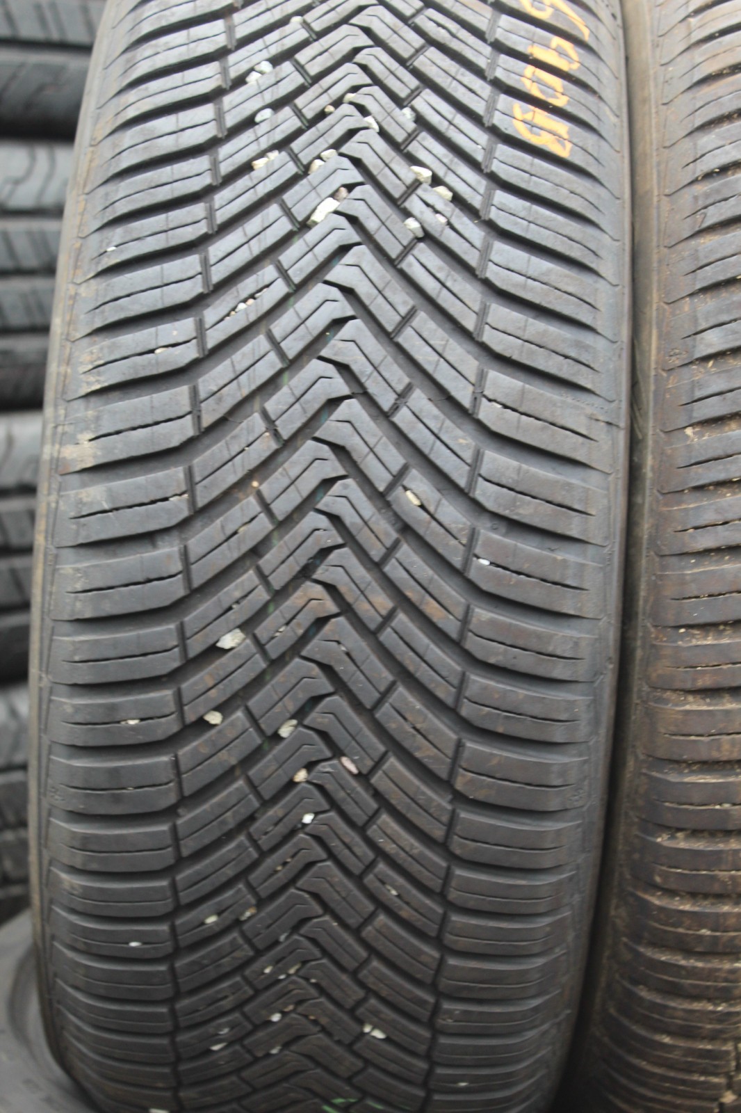 235 55 17 Continental, All Season, XL, 103V, x2 A Pair 7.5mm (F1_tyres) L3690