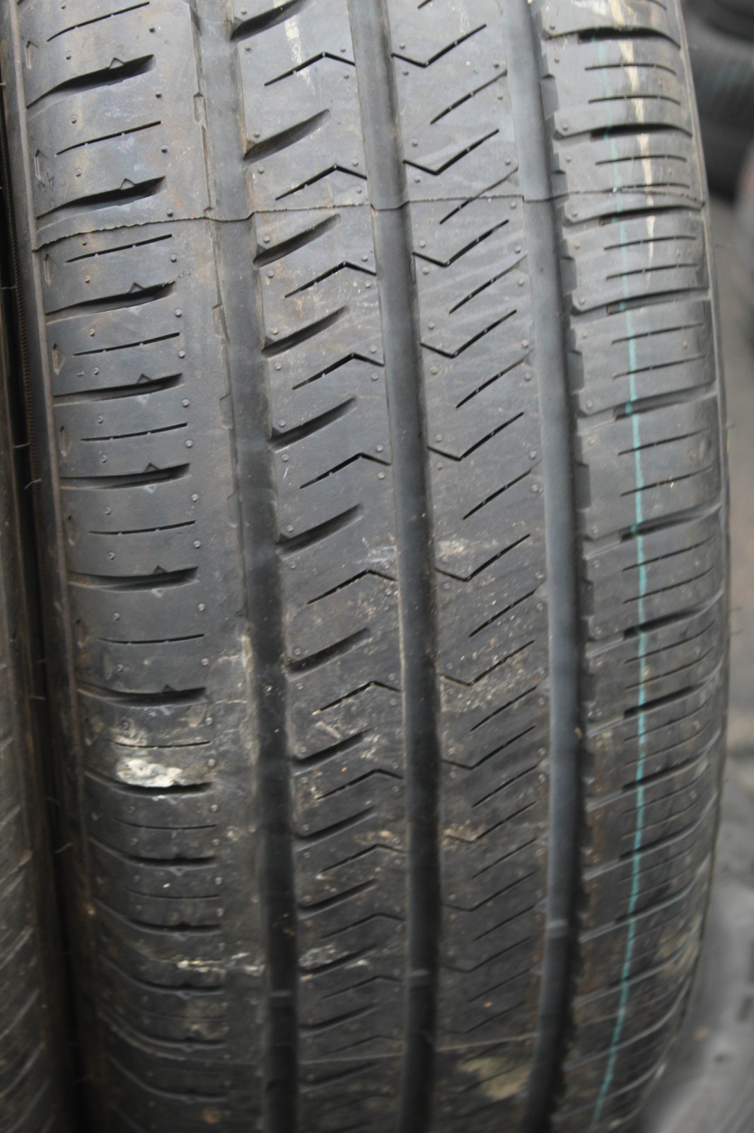 New 215 65 16C Hankook, Radial RA28E, 106/104T, x1 Tyre (F1_tyres) L3657