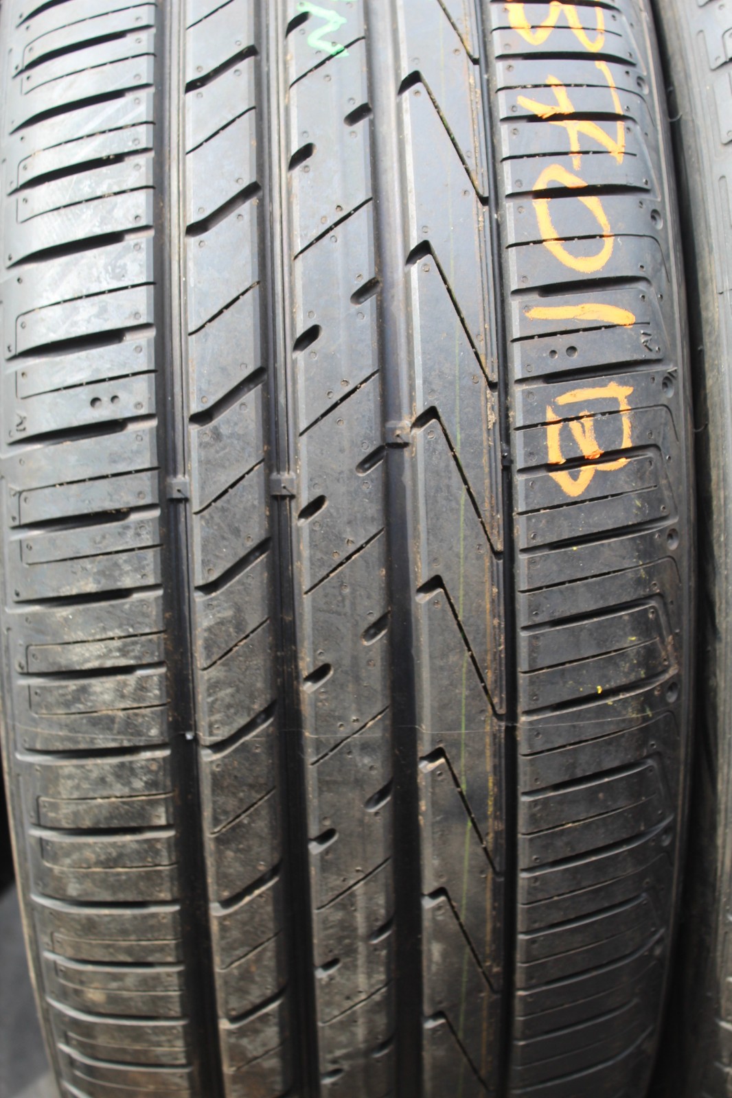 New 235 55 18 Hankook, Ventus S1 Evo 2 SUV, 100V, x1 Tyre (F1_tyres) L3701