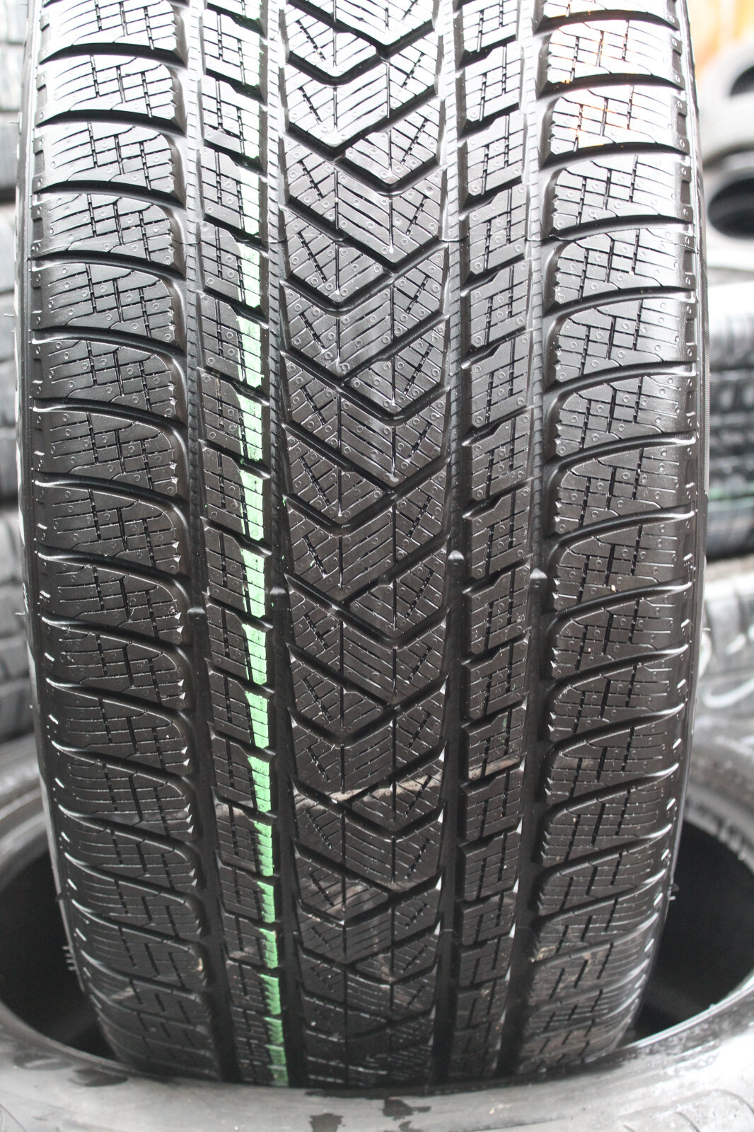 New 285 40 22 Pirelli, Winter, XL, M+S, 110V, x1 Single Tyre (F1_tyres) L2982