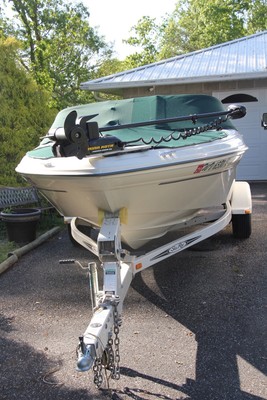 2005 SeaRay 185 Sport OB "Fish and Ski" and trailer
