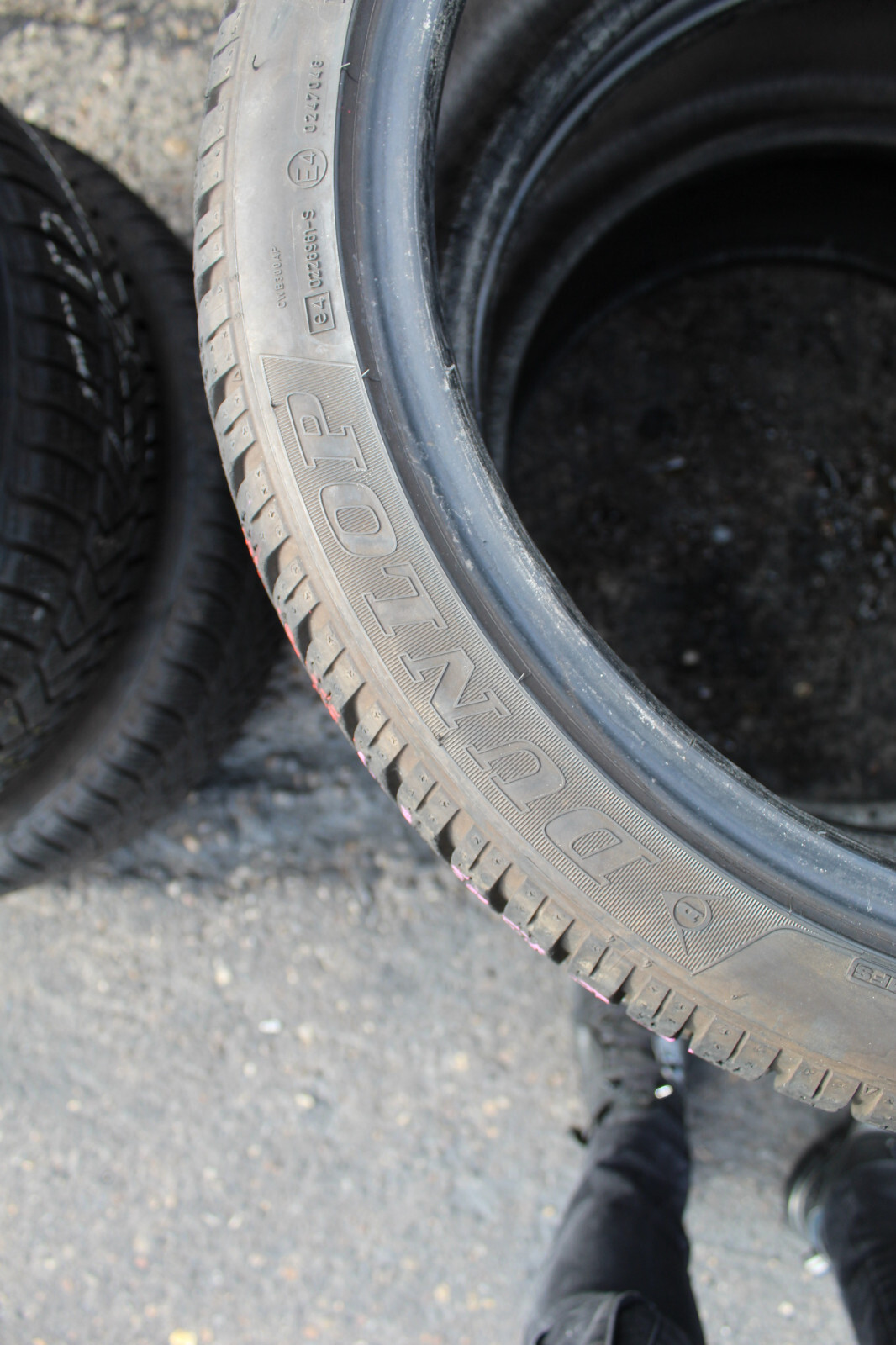 235 40 19 Dunlop, Winter, M+S, RO1, 96V, x2 A Pair, 7.1mm (f1_tyres) FOD L1593