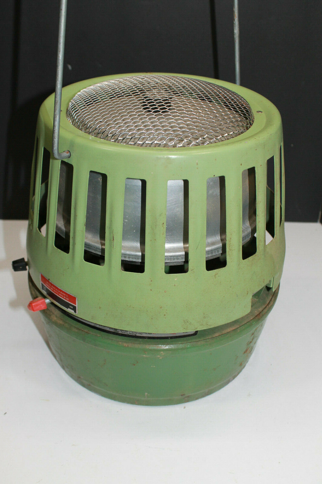 Coleman Catalytic Heater 3000-5000-BTU Runs Off Coleman Fuel. See Pics