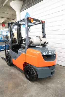 2014' Toyota 8FGU30, 6,000# Pneumatic Tire Forklift, LP Gas, 3 Stage, S/S & F/P