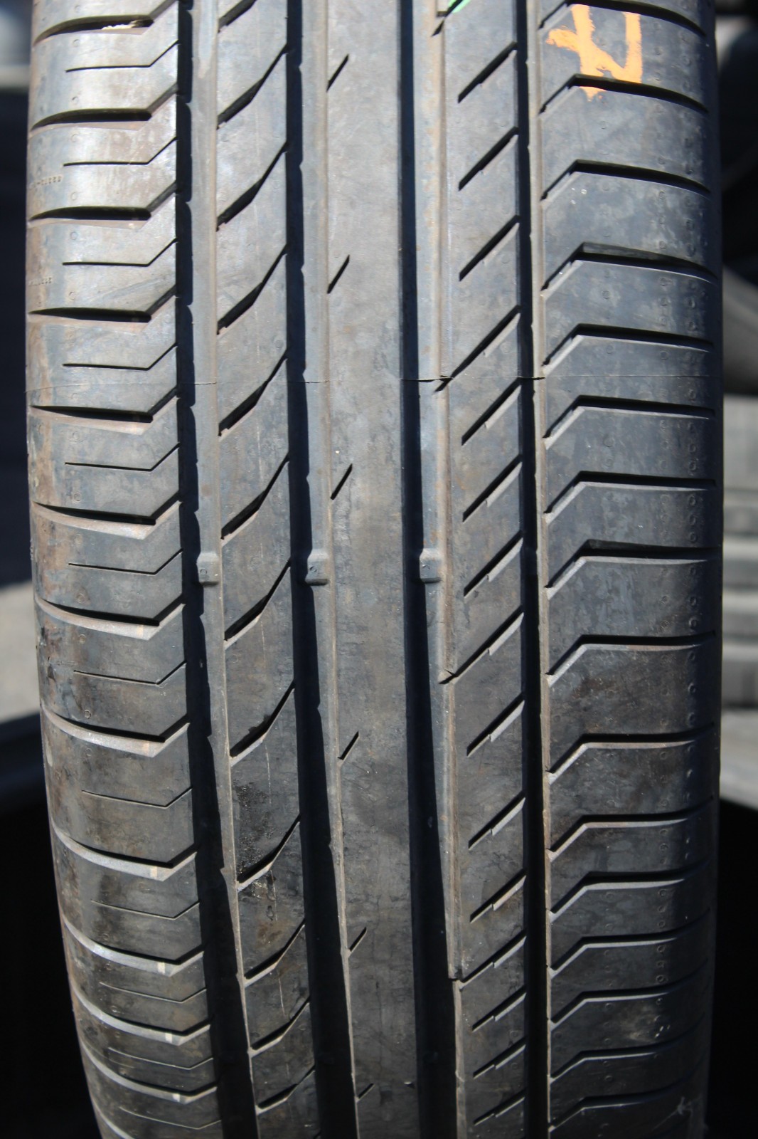 235 60 18 Continental, CSC 5, VOL, 103H, x1 Single Tyre 7.5mm (F1_tyres) L3737