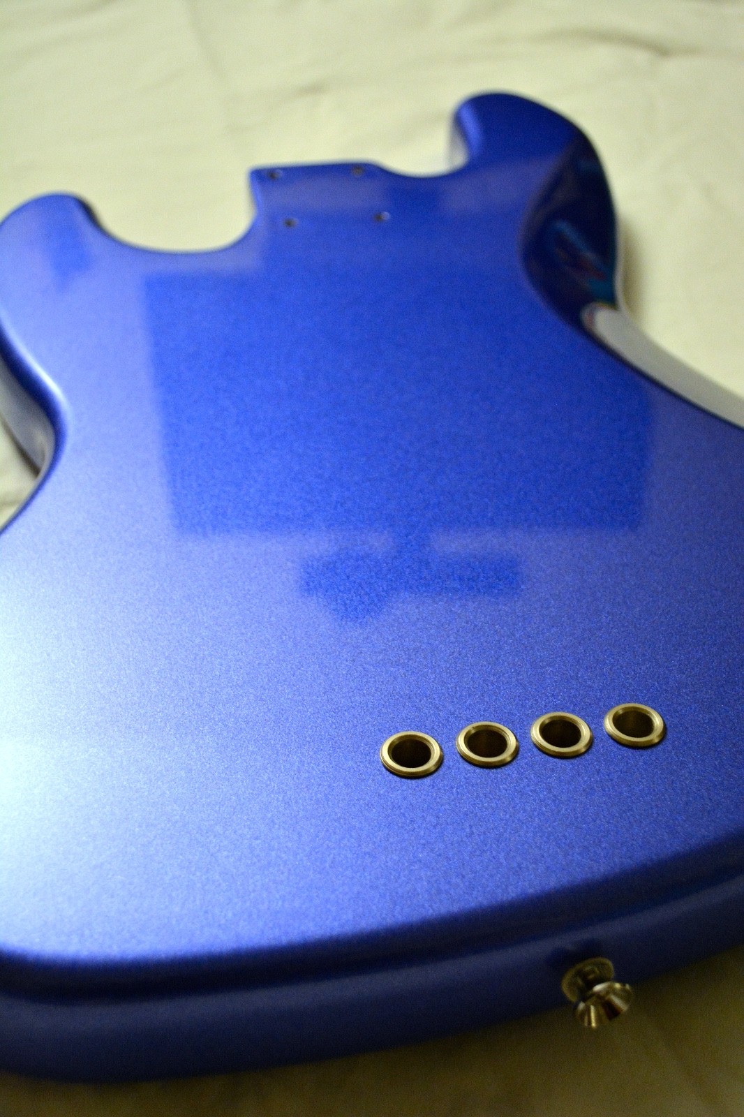 String Through Jazz Bass BODY, Fender American Bridge, Squier Contemporary Body
