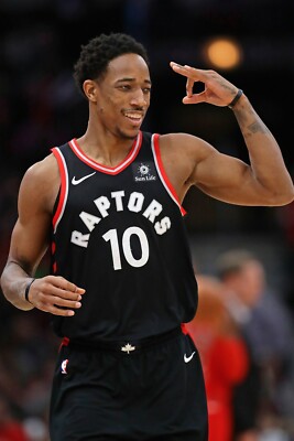 toronto raptors demar derozan poster (24x36 inches) 