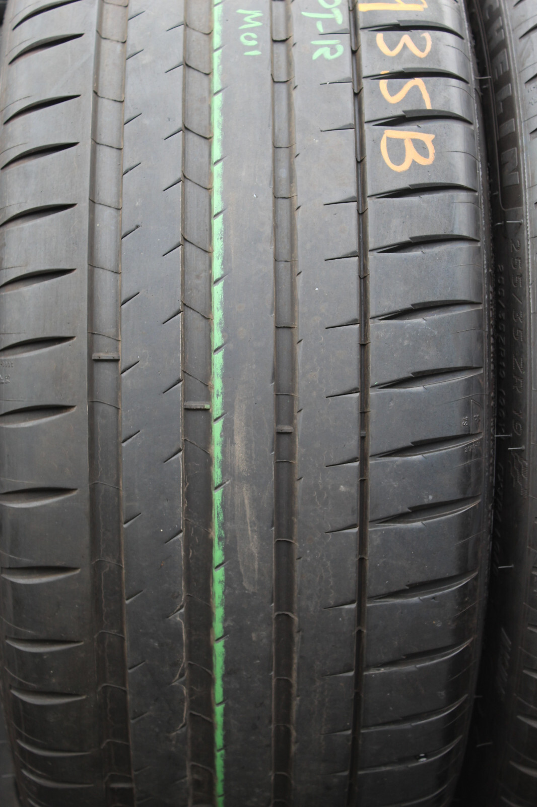 255 35 19 Michelin, Pilot Sport 4S XL, MO1, 96Y x2 A Pair 6.8mm (F1_tyres) L2935