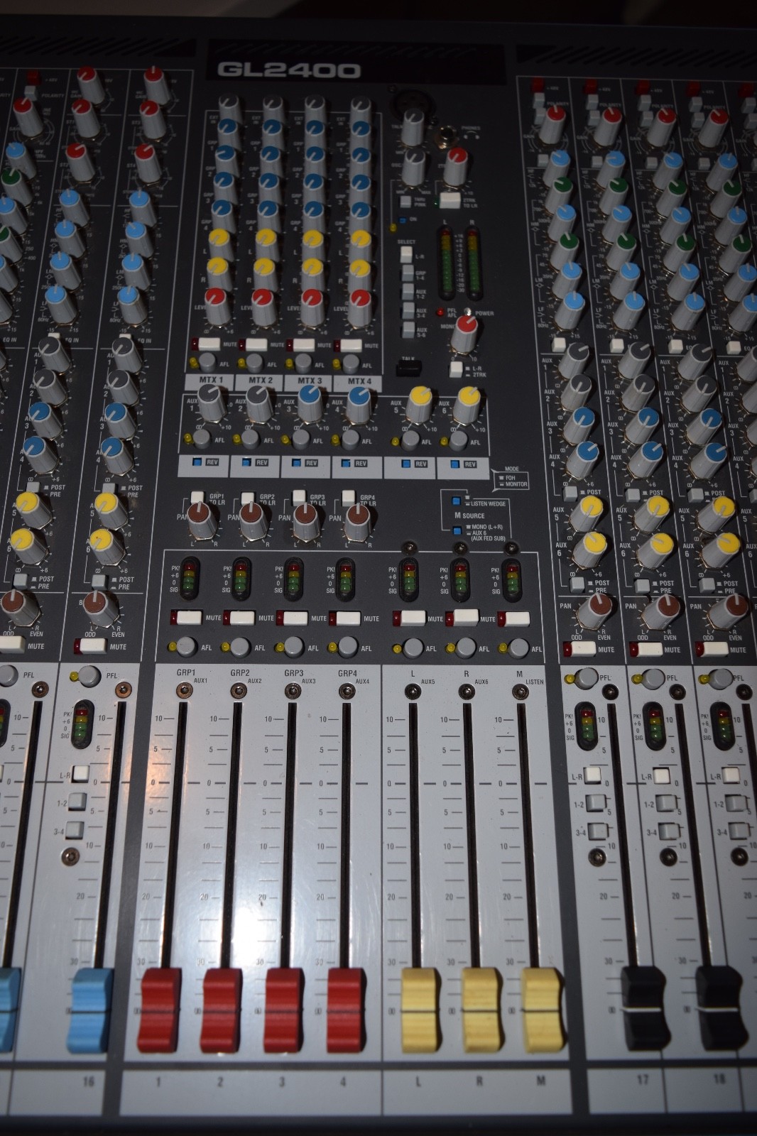 ALLEN & HEATH GL2400 - 24