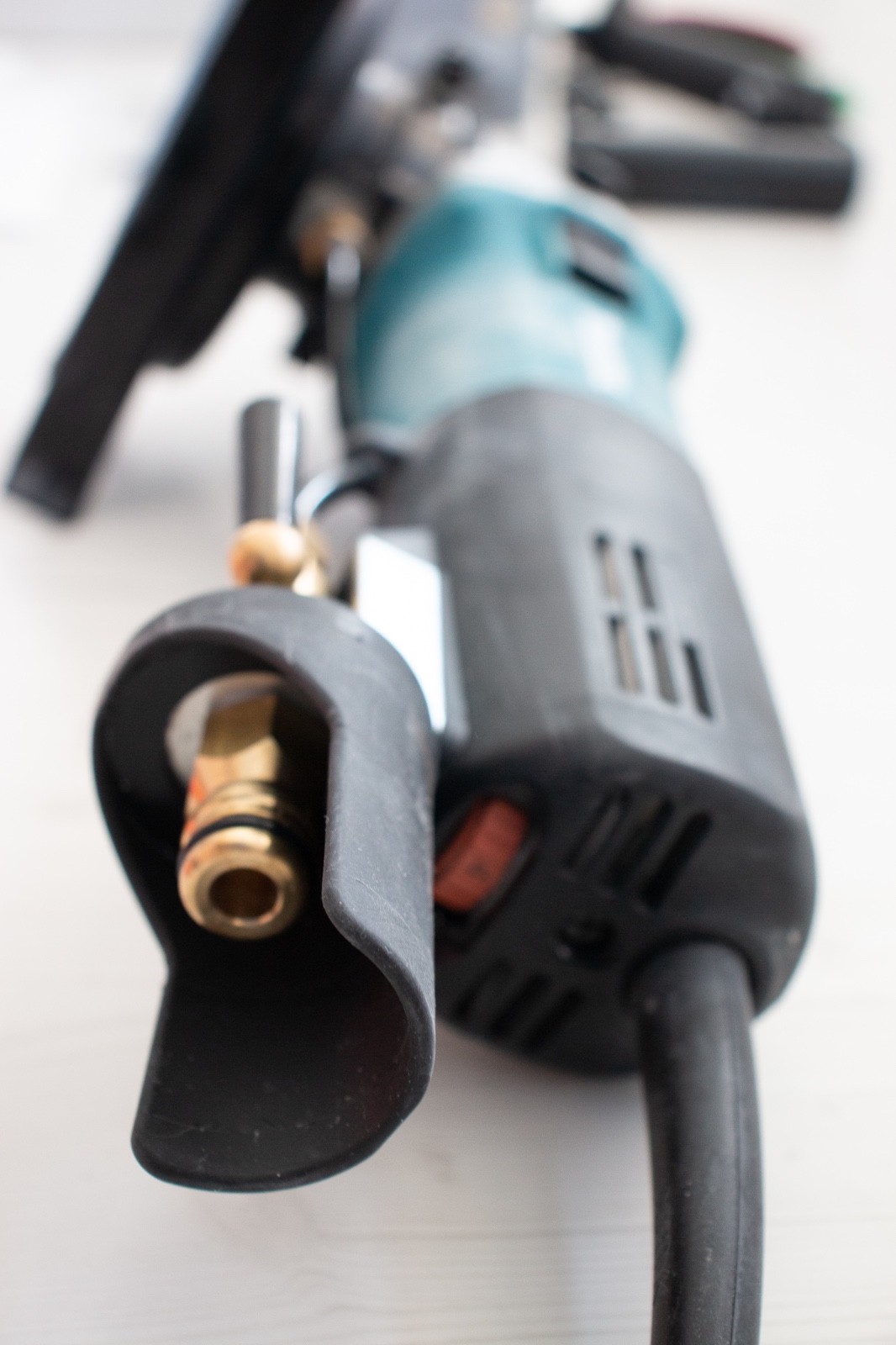 Makita PW5001C 4-Inch 7.9 Amp Hook and Loop Electronic Wet Stone Polisher