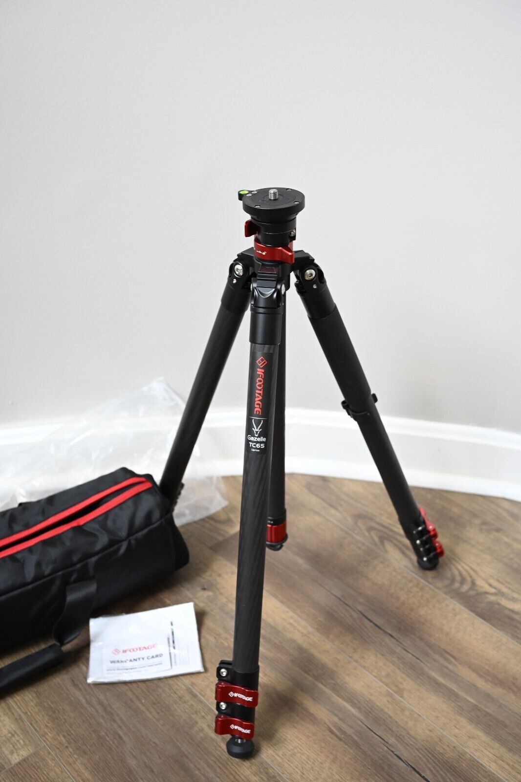 iFootage Gazelle Uprise TC6S Carbon Fiber 3-Section Tripod w iFootage Gazelle Uprise TC6S Carbon Fiber 3-Section Tripod w