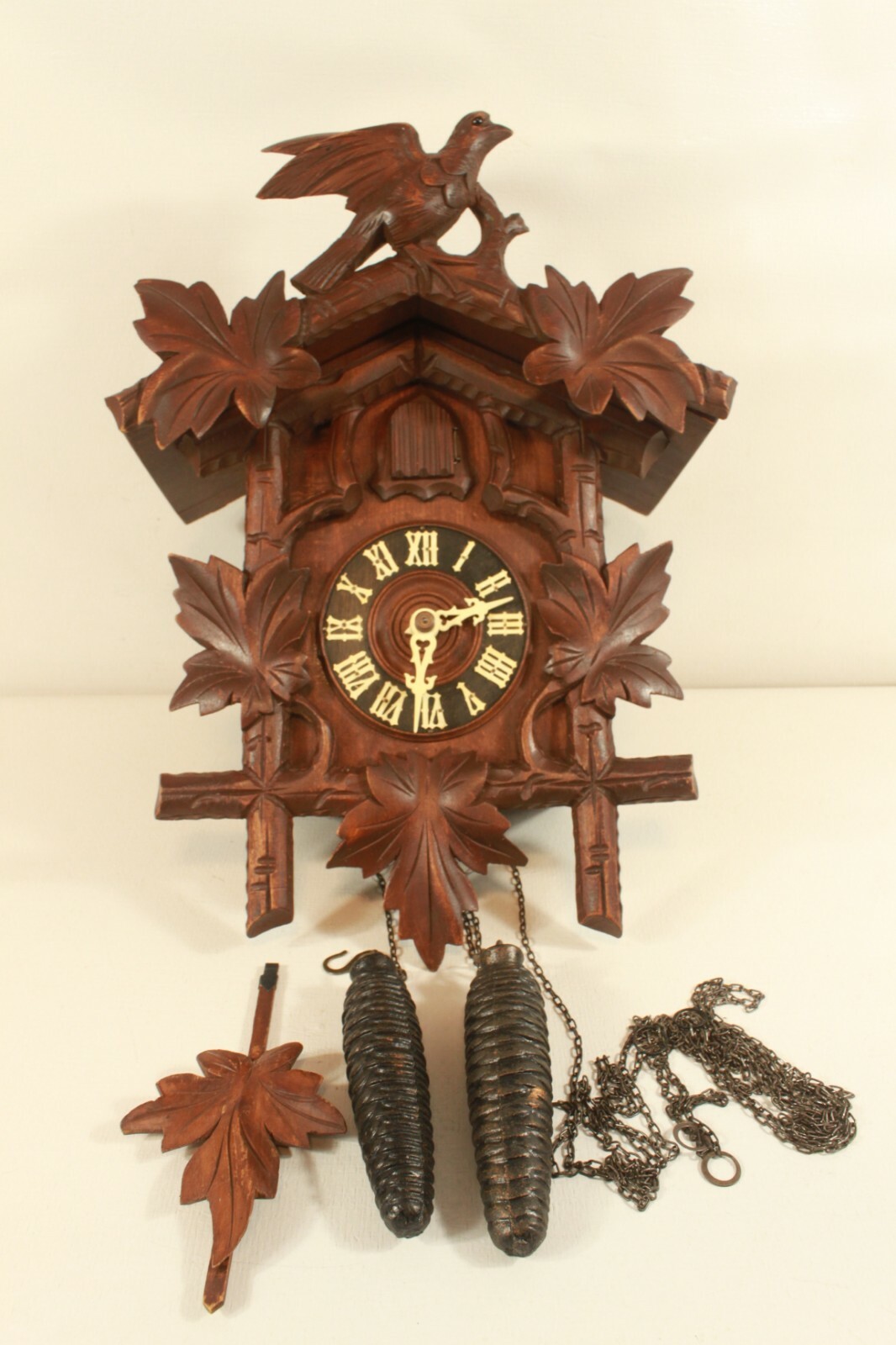 Vintage-antique cuckoo clock. (ref B 575)