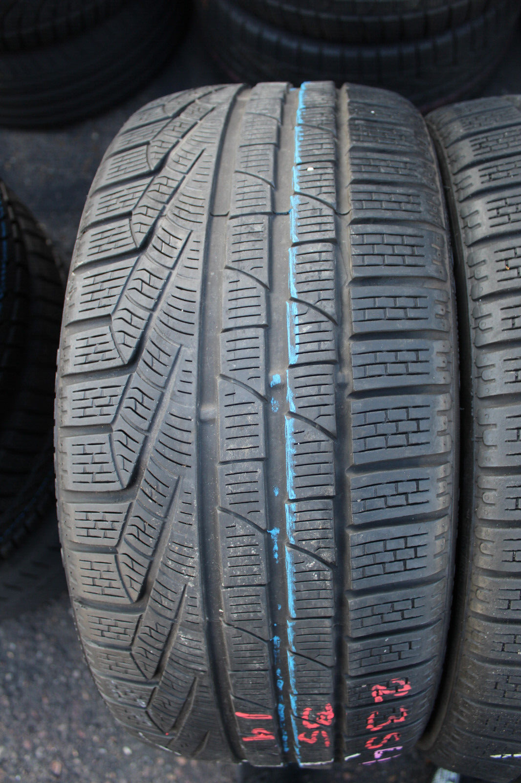 235 35 19 Pirelli, Winter, M+S, 87V, x2 A Pair 5.4mm (F1_tyres) L1599