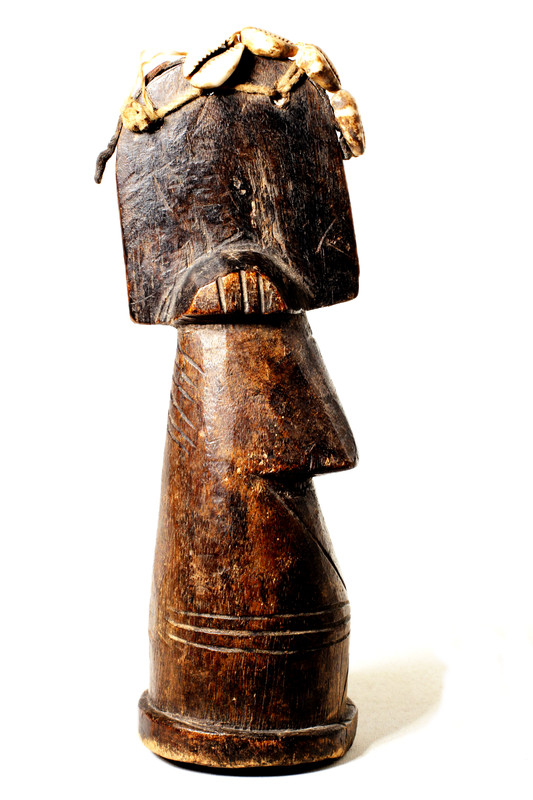 Mossi: Biga-Puppe | Kopfschmuck (Kauris), Dunkelbraune Patina | HÃ¶He 18 Cm