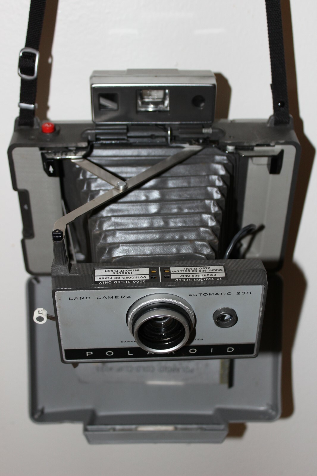 Polaroid Automatic 230 Land Camera With Case