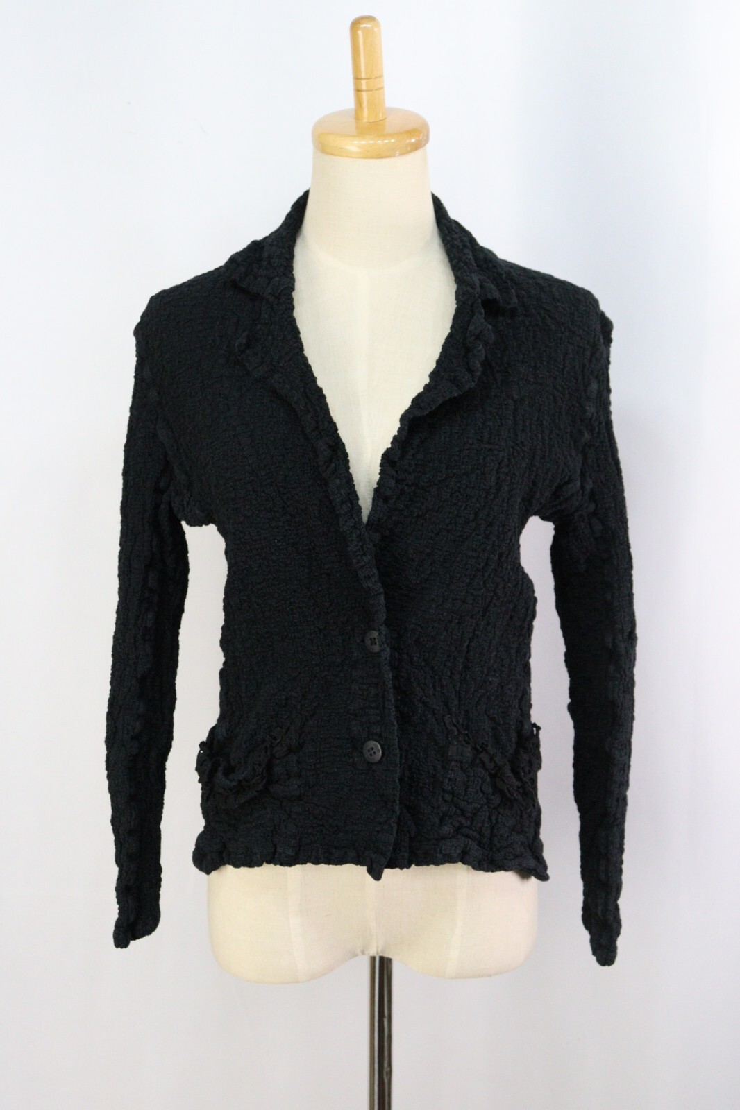 【me ISSEY MIYAKE】定番 CAULIFLOWER JACKET 黒 CAULIFLOWER JACKET – ISSEY MIYAKE ONLINE STORE
