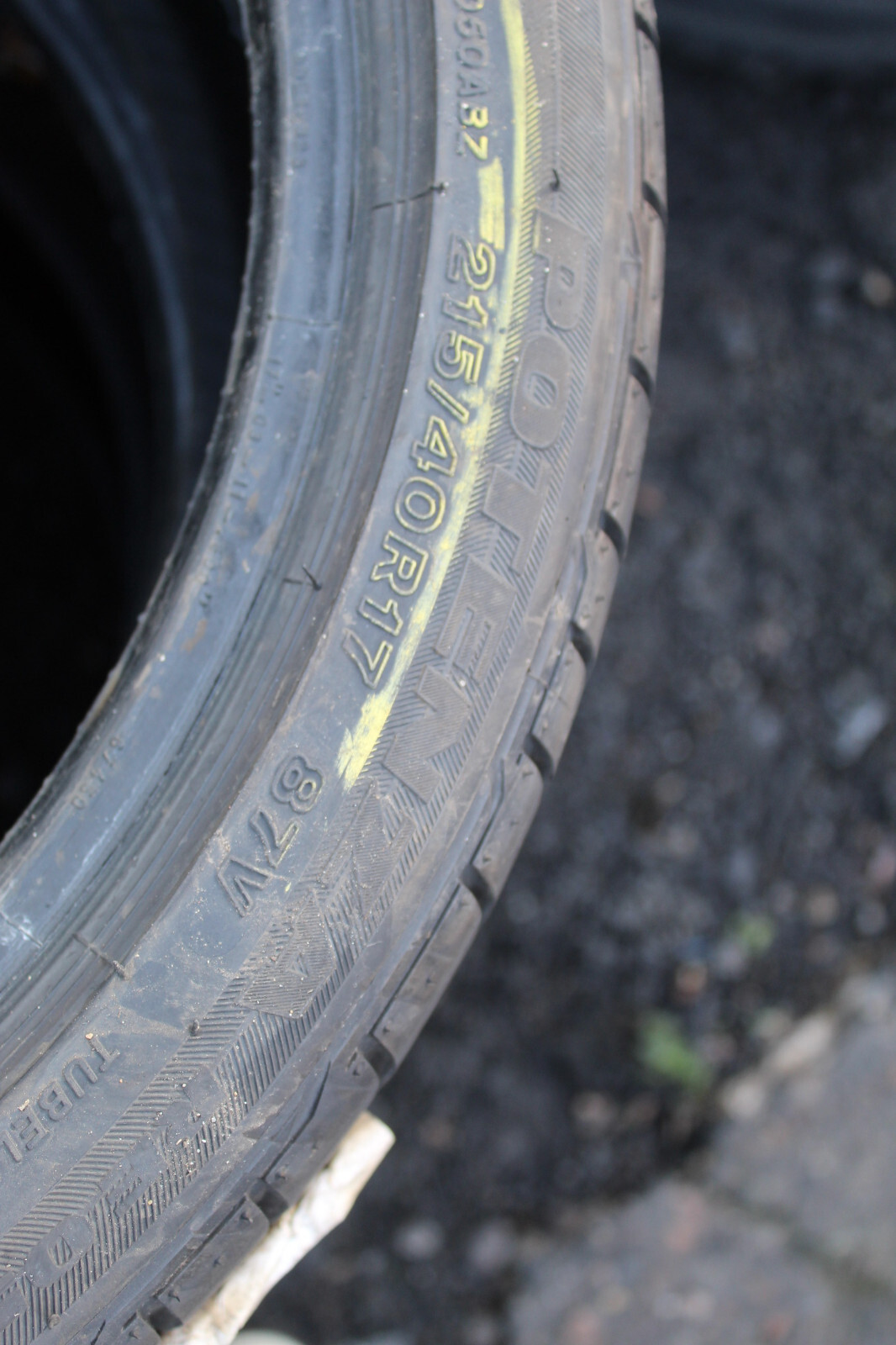 215 40 17 Bridgestone, Potenza RE050A, 87V, x2 A Pair 7.8mm (F1_tyres) L3061