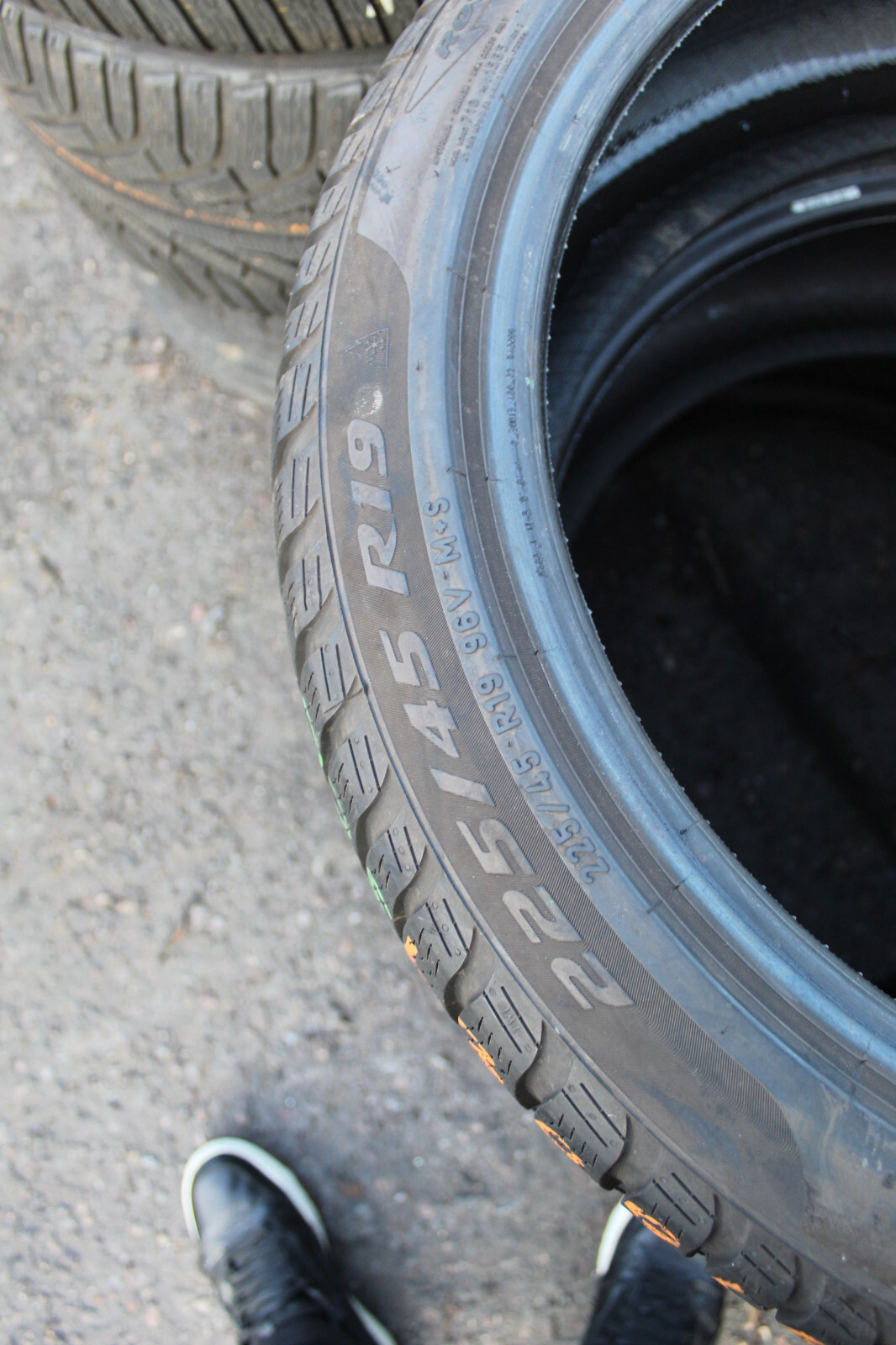225 45 19 Pirelli, Winter, RunFlat, 96V, x2 A Pair 6.0mm (F1_tyres) L3091