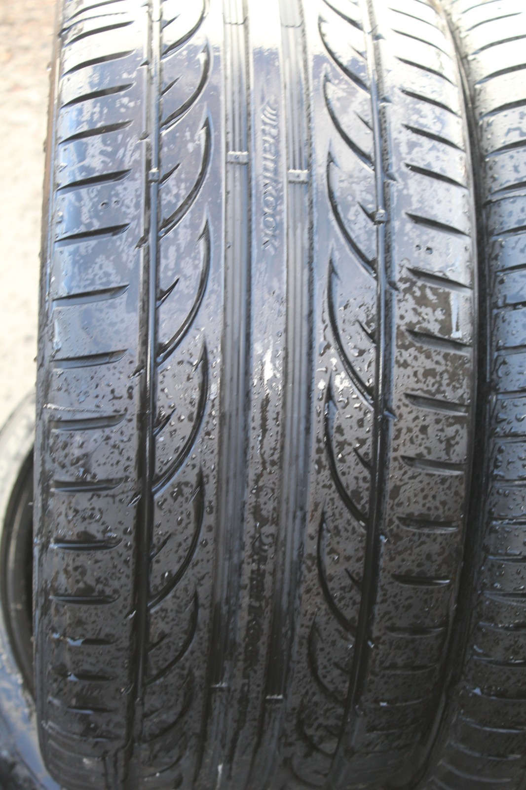 New 235 40 17 Hankook, Ventus V12 Evo 2, 94Y, x1 Tyre (F1_tyres) L3765