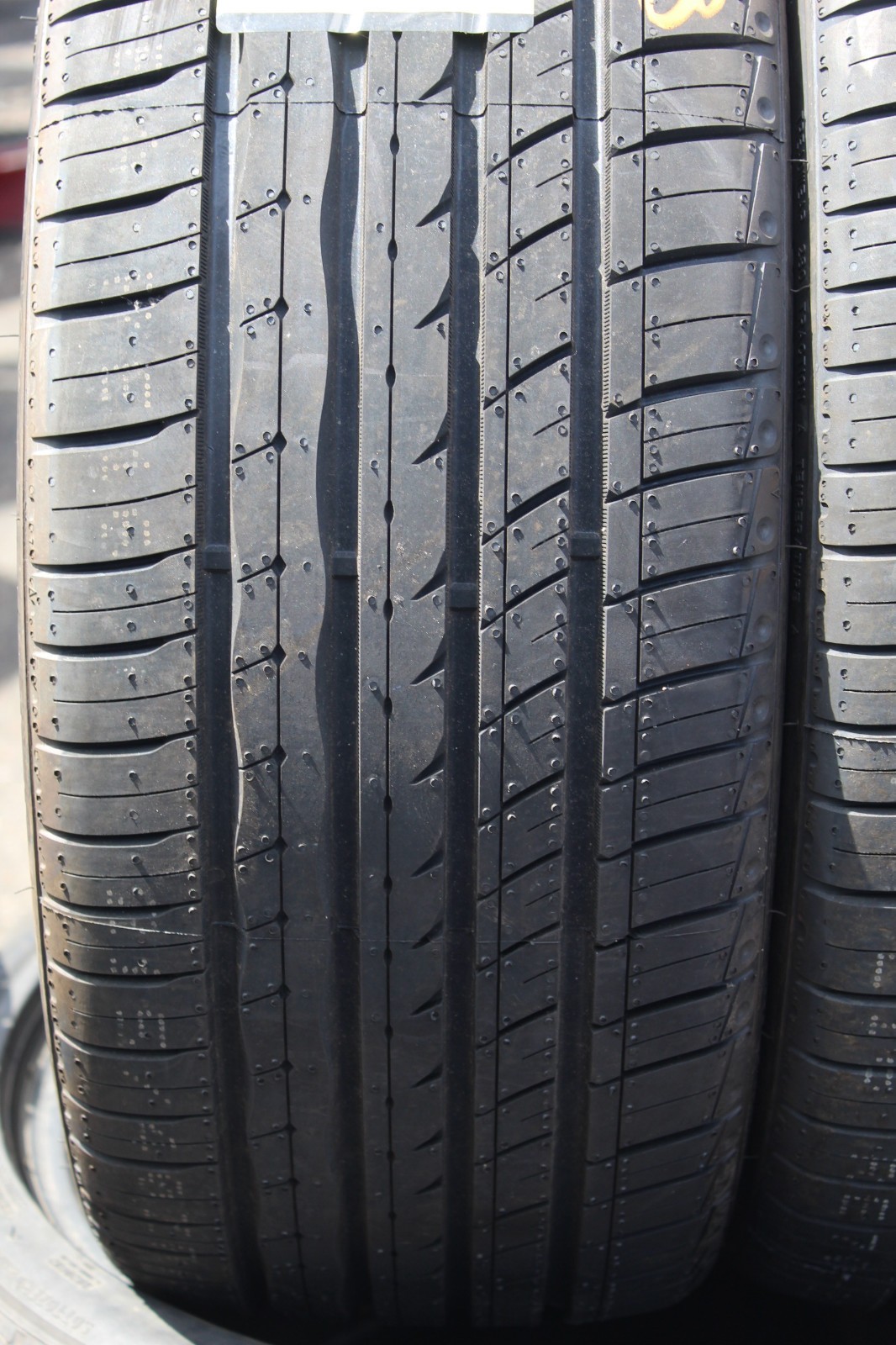 New 215 40 18 Churchill, RunFlat, RCB009, 85Y, x1 Tyre (F1_tyres) L3589