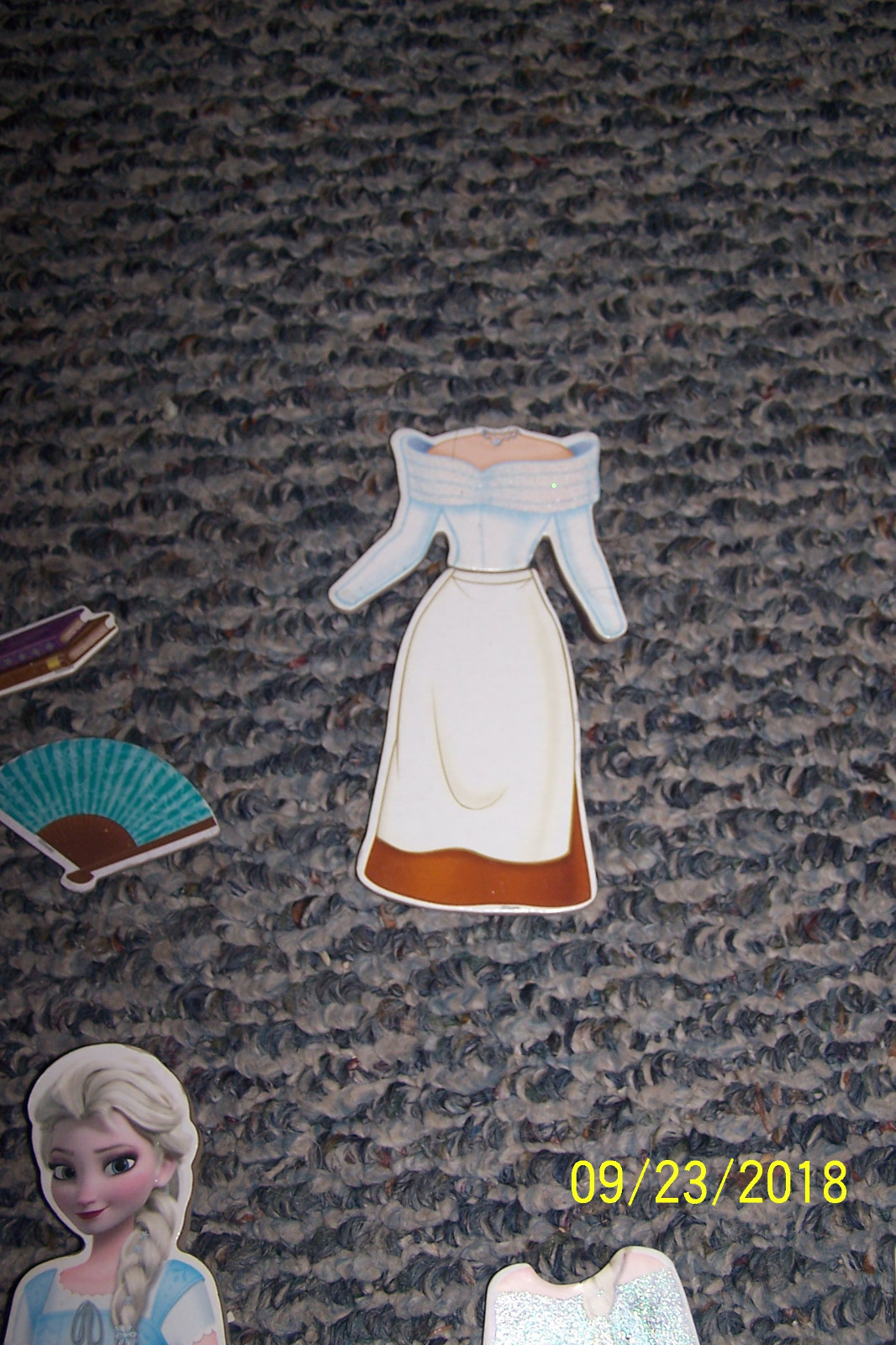 Magnetic Paper Dolls Frozen Elsa