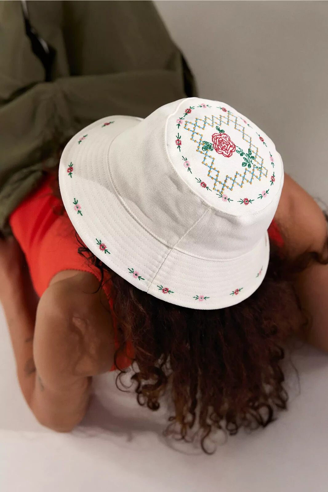 rosemuse charm fur bucket hat ホワイト Rosé Muse على X: 