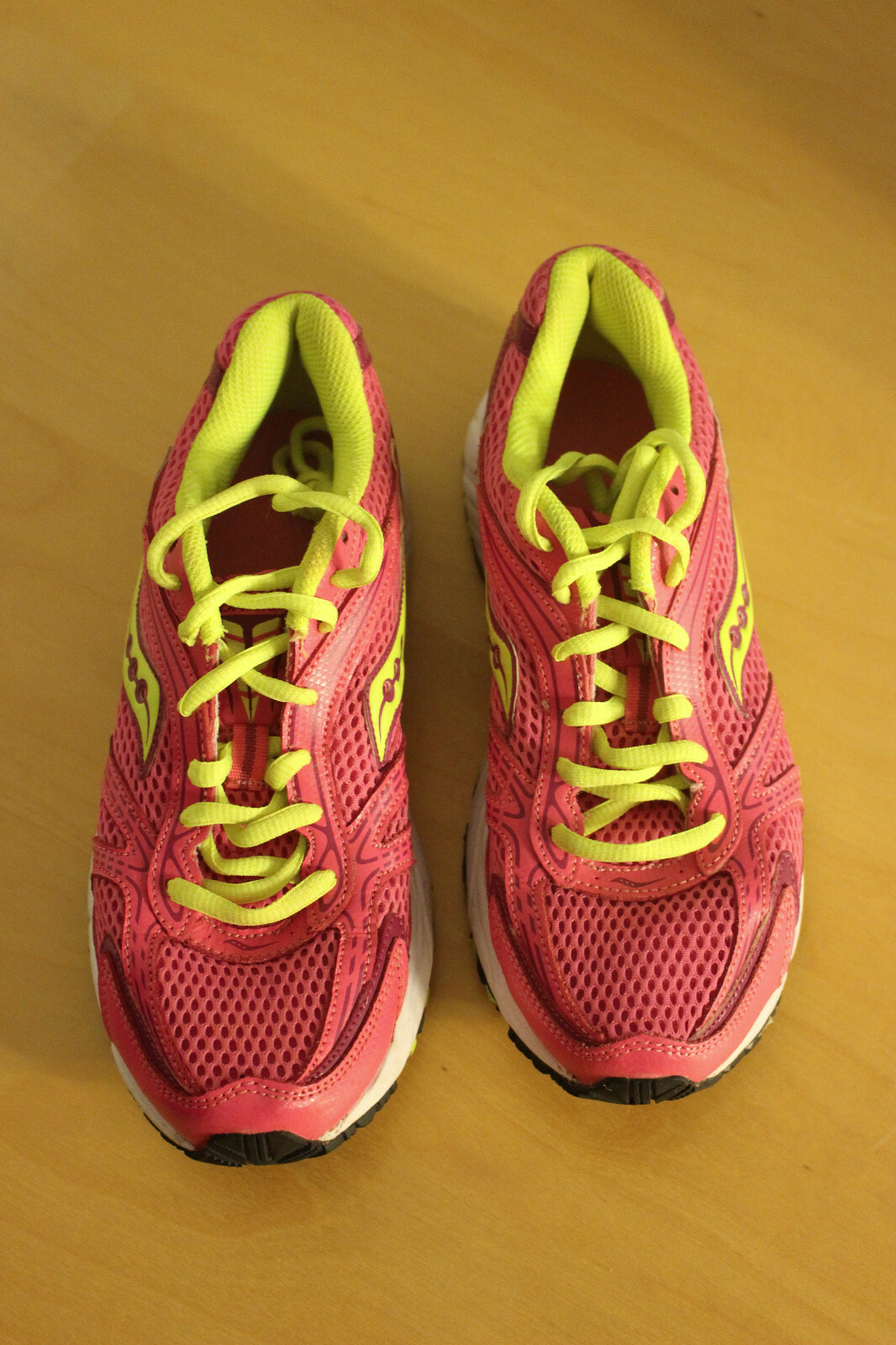 Saucony Oasis Size US 7 UK 5 Womens Running Shoes Pink 15096-20