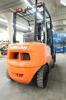 2011' Doosan D25S-5, 5,000# Pneumatic, Yanmar Diesel, 186