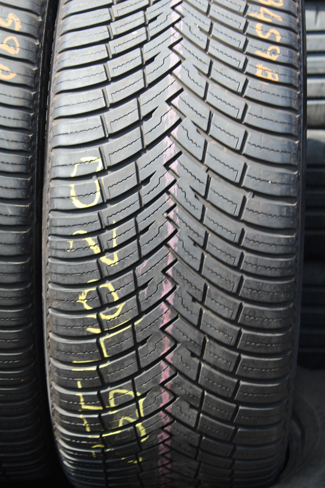 255 40 20 Pirelli, All Season, XL, 101H, x2 A Pair 6.5mm (F1_tyres) L3459